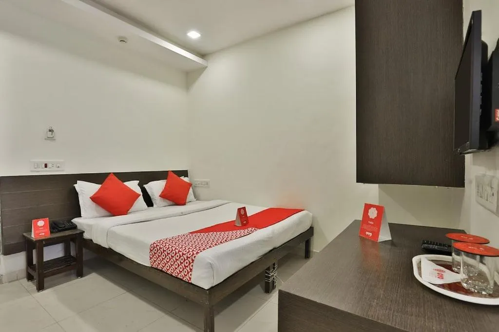Bedroom, Bed in Hotel Isher International