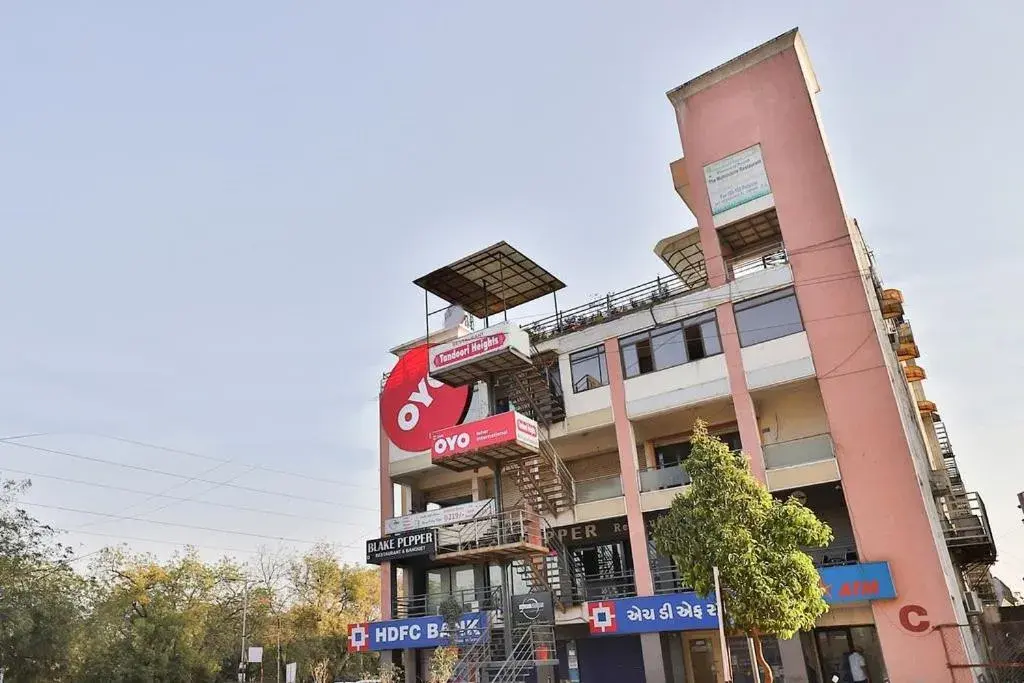 Property building in Hotel Isher International Property building in Hotel Isher International