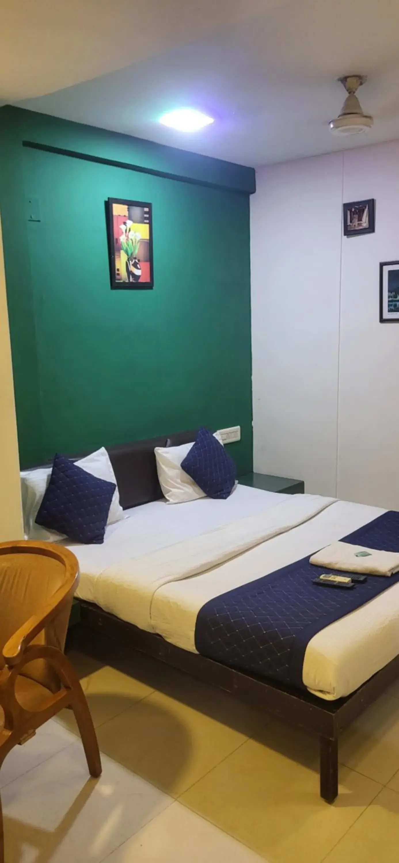 TV and multimedia, Bed in Hotel Isher International TV and multimedia, Bed in Hotel Isher International