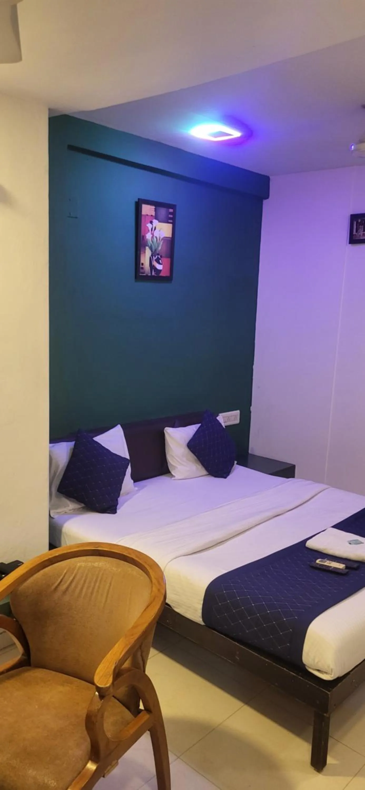 Bedroom, Bed in Hotel Isher International