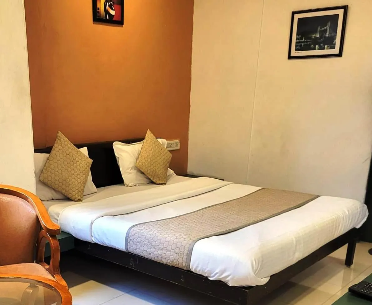 Bed in Hotel Isher International