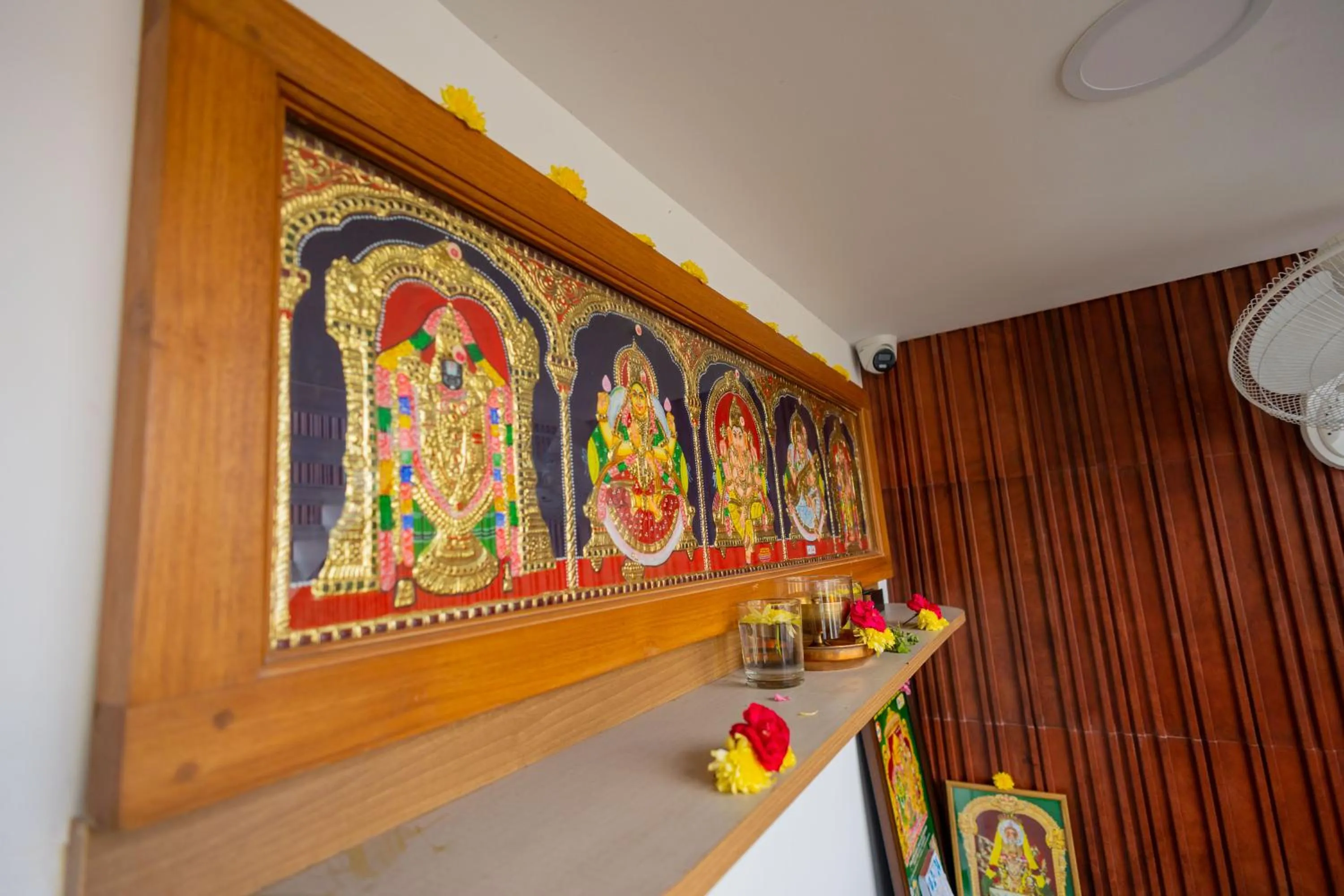 Property building in HOTEL VARDHA Inn