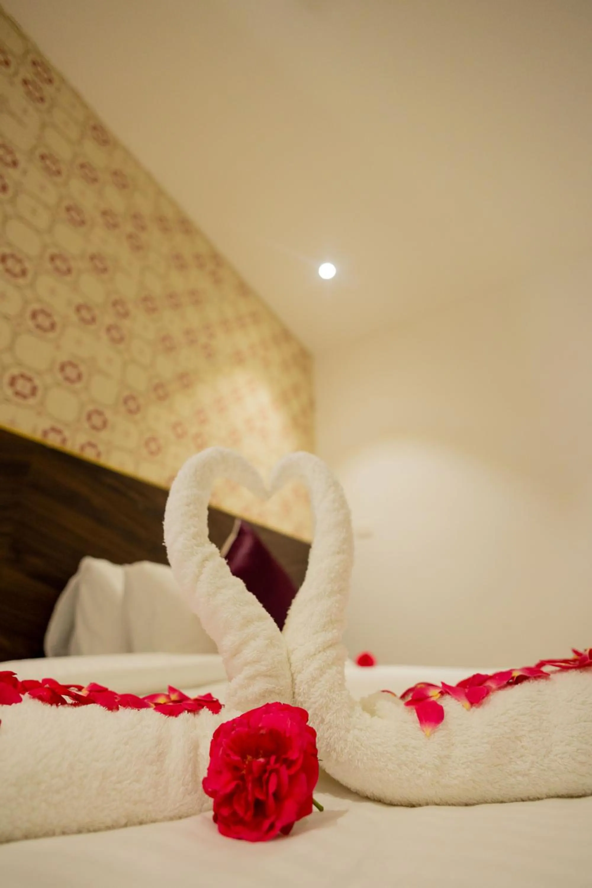 Property building, Bed in HOTEL VARDHA Inn