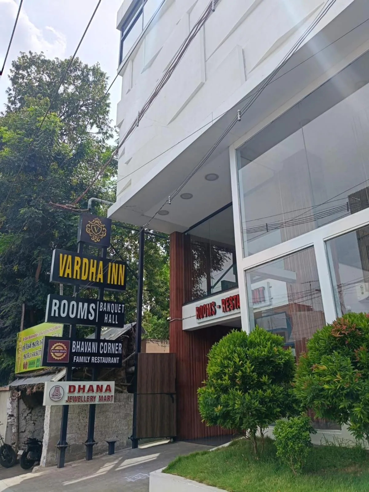 Property building in HOTEL VARDHA Inn