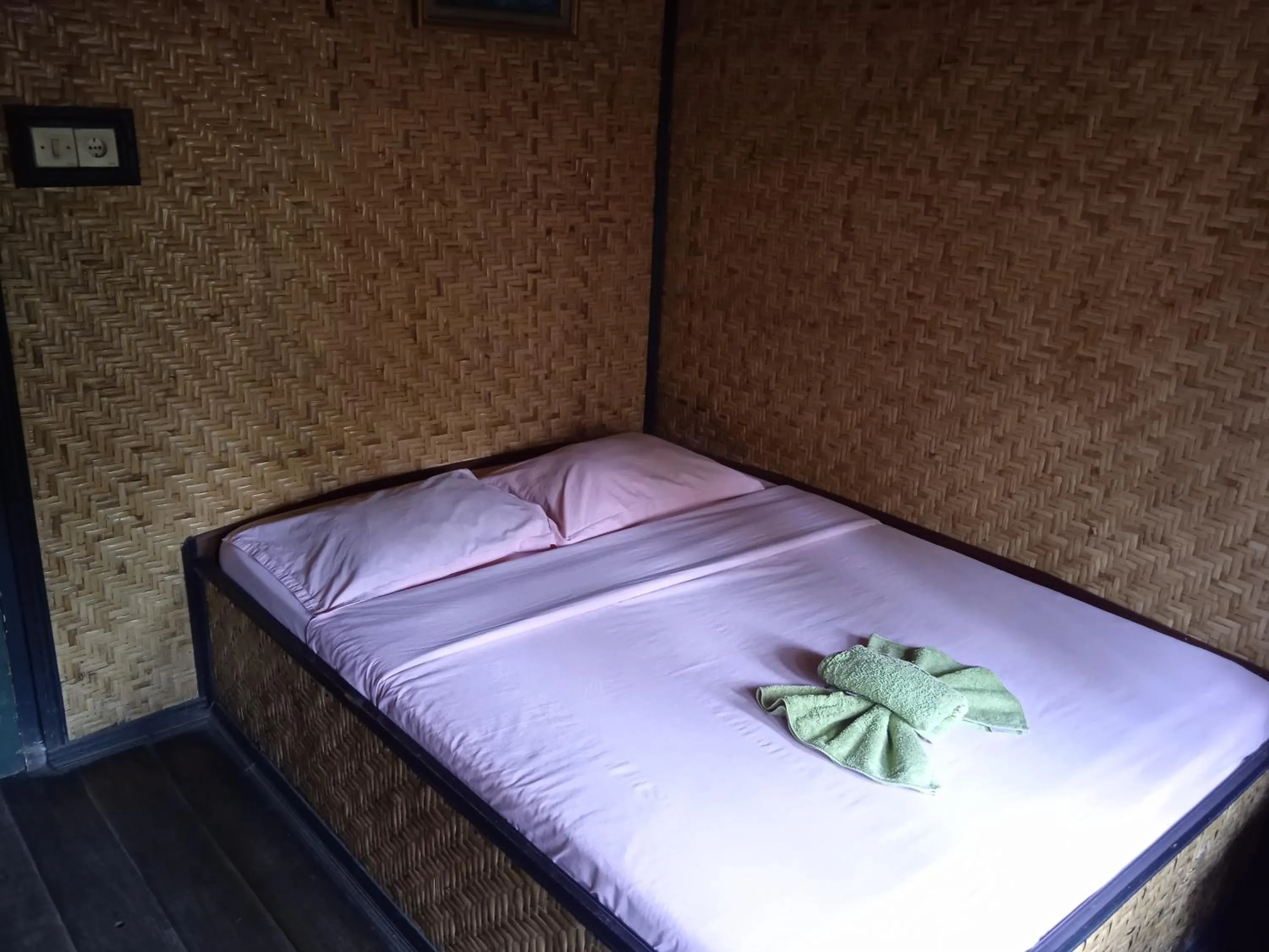 Bed in Yoschi's Hotel Bromo