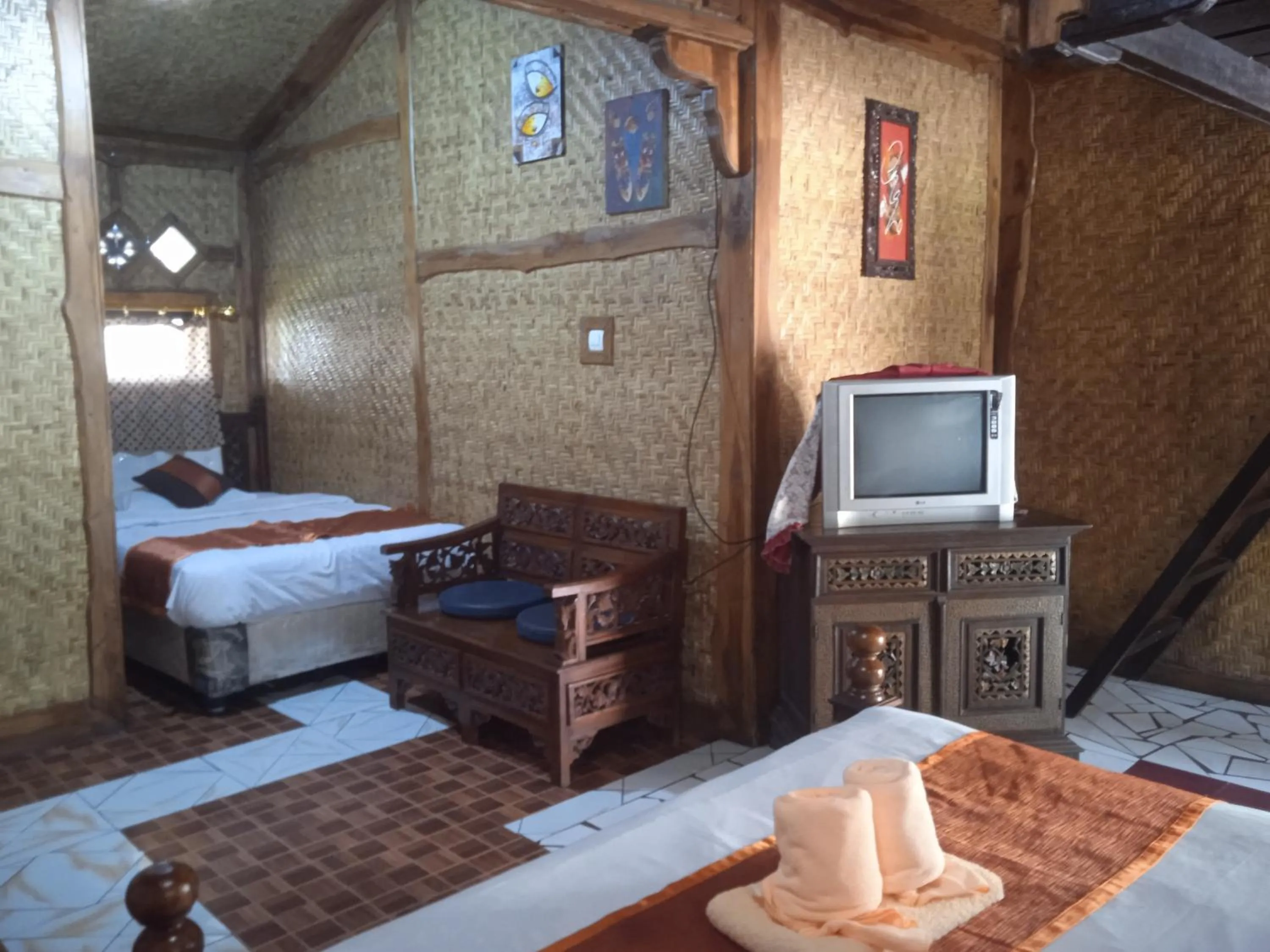 Bed in Yoschi's Hotel Bromo