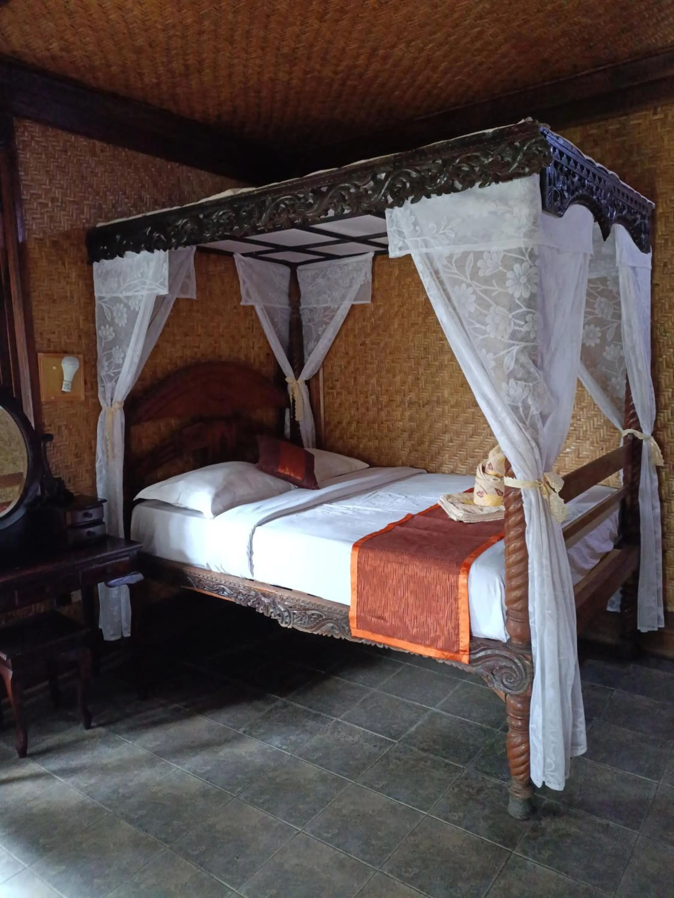 Photo of the whole room, Bed in Yoschi's Hotel Bromo