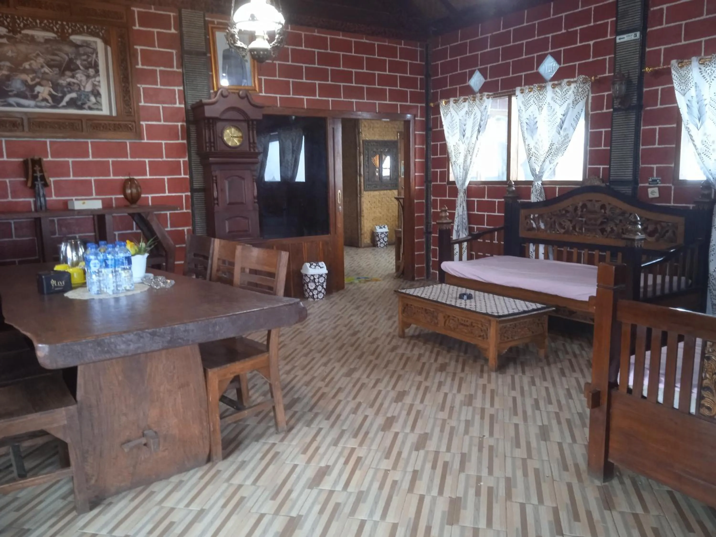 Living room in Yoschi's Hotel Bromo