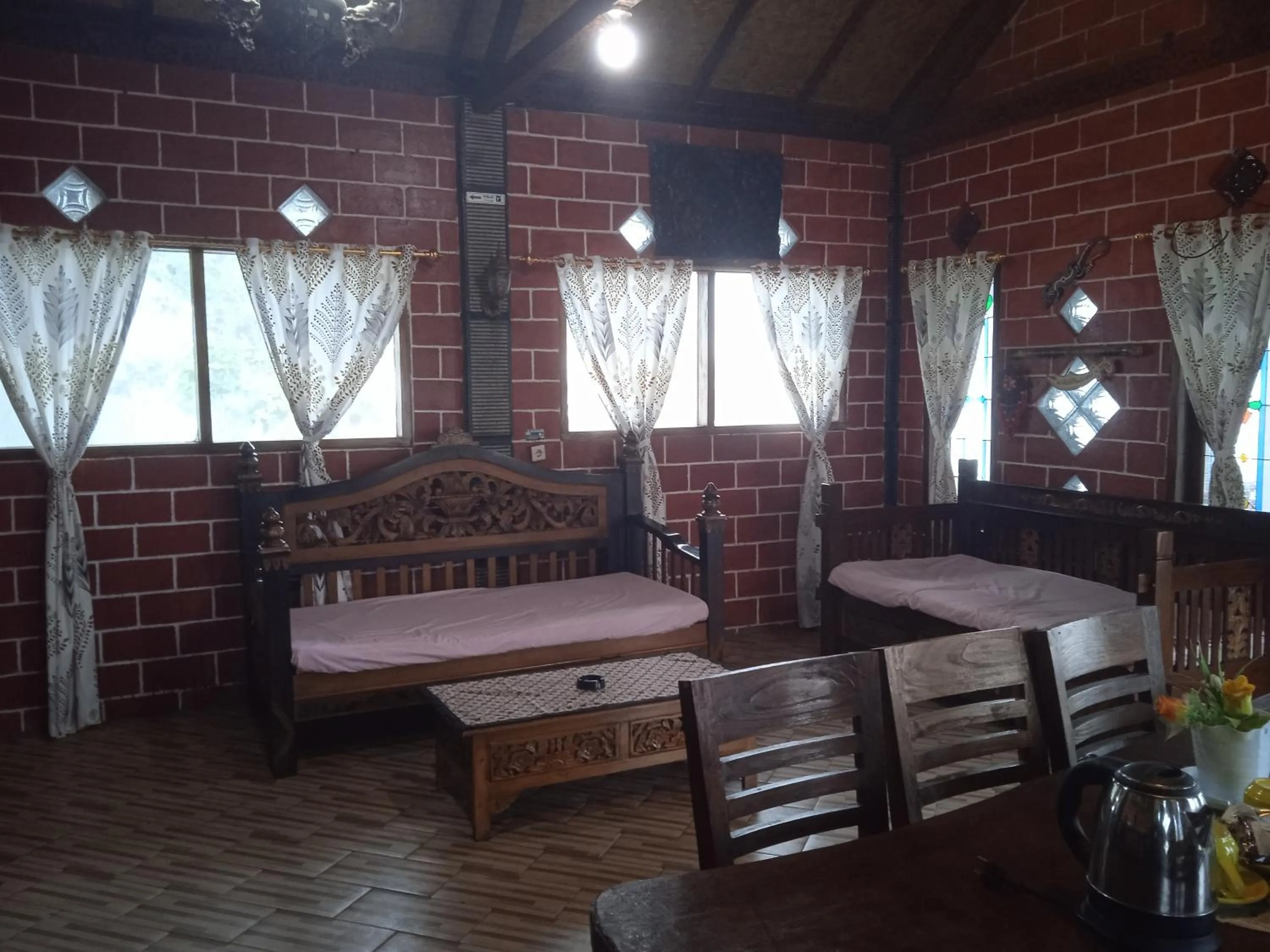 Living room in Yoschi's Hotel Bromo