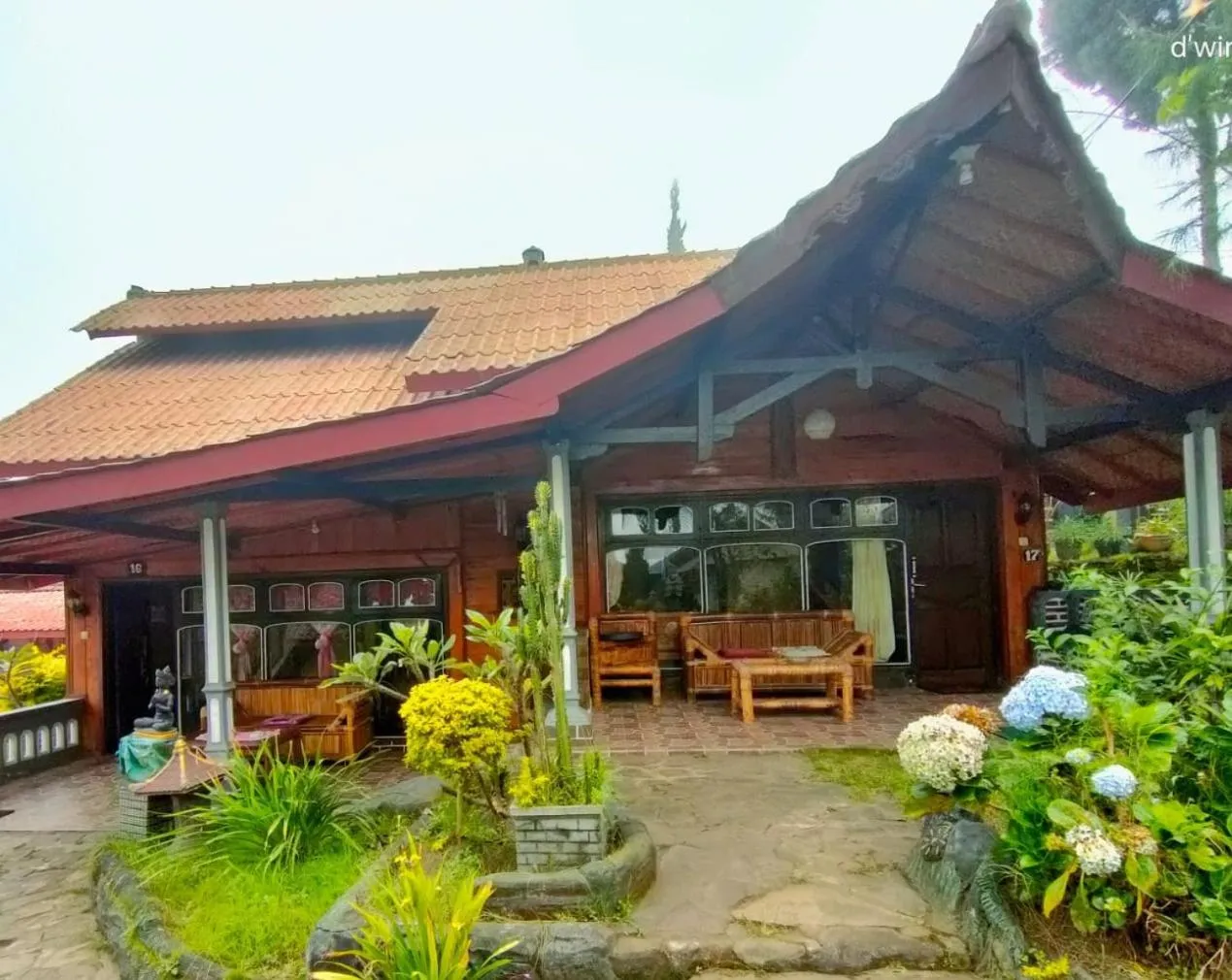 Property building in Yoschi's Hotel Bromo