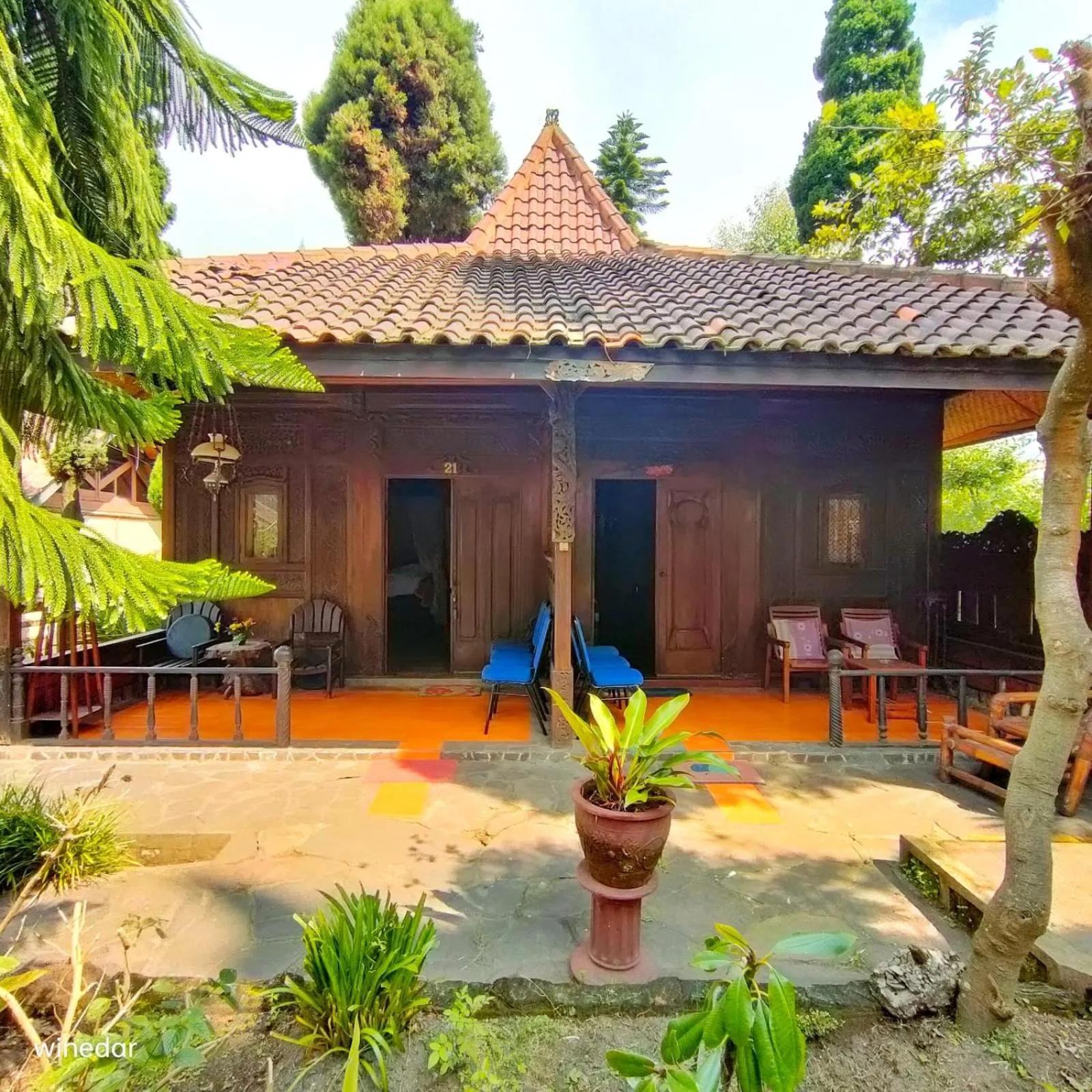 Property building in Yoschi's Hotel Bromo