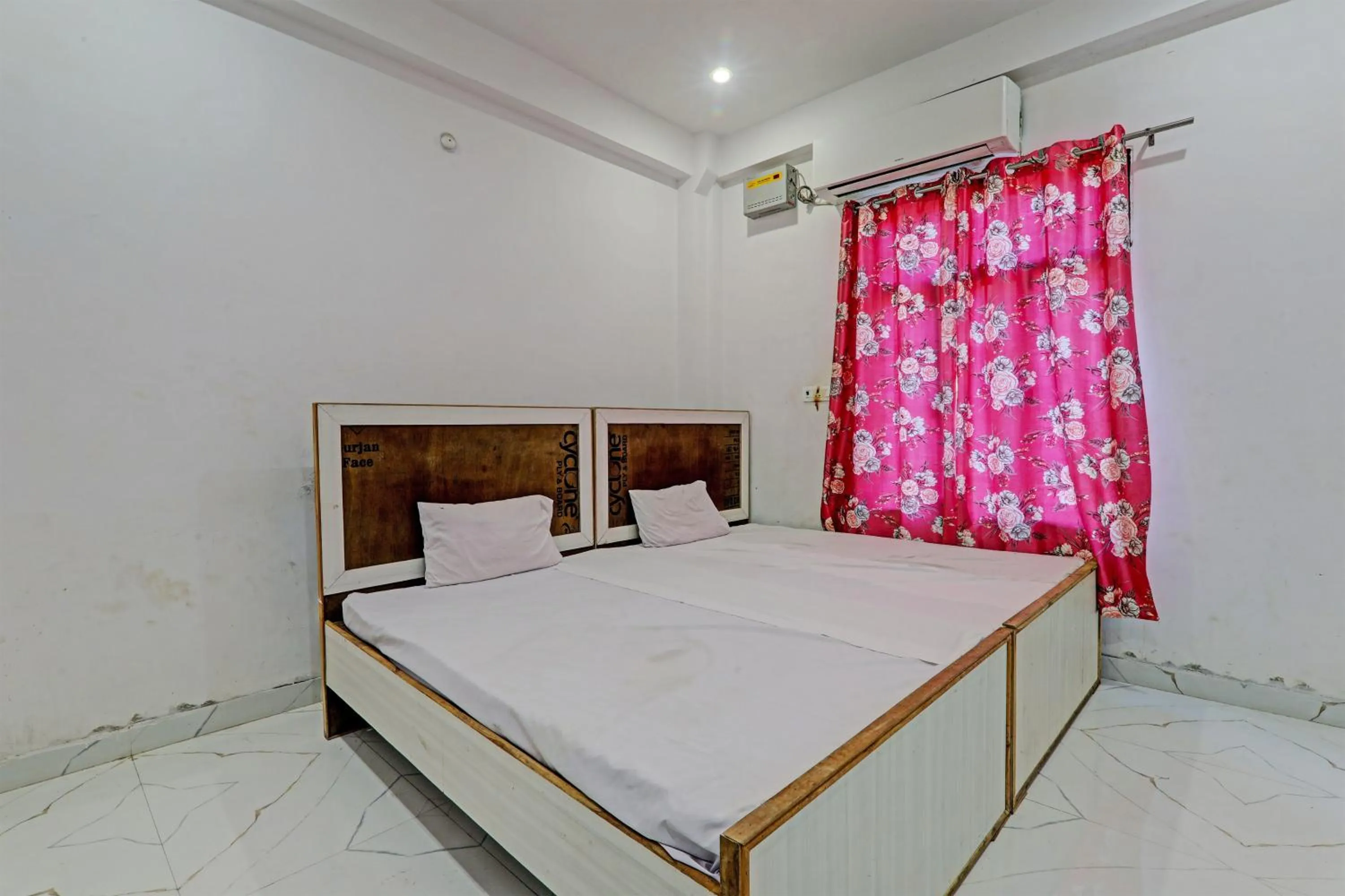 Lobby or reception, Bed in Hotel O by OYO ONCE MORE RESTAURANT AND CAFE