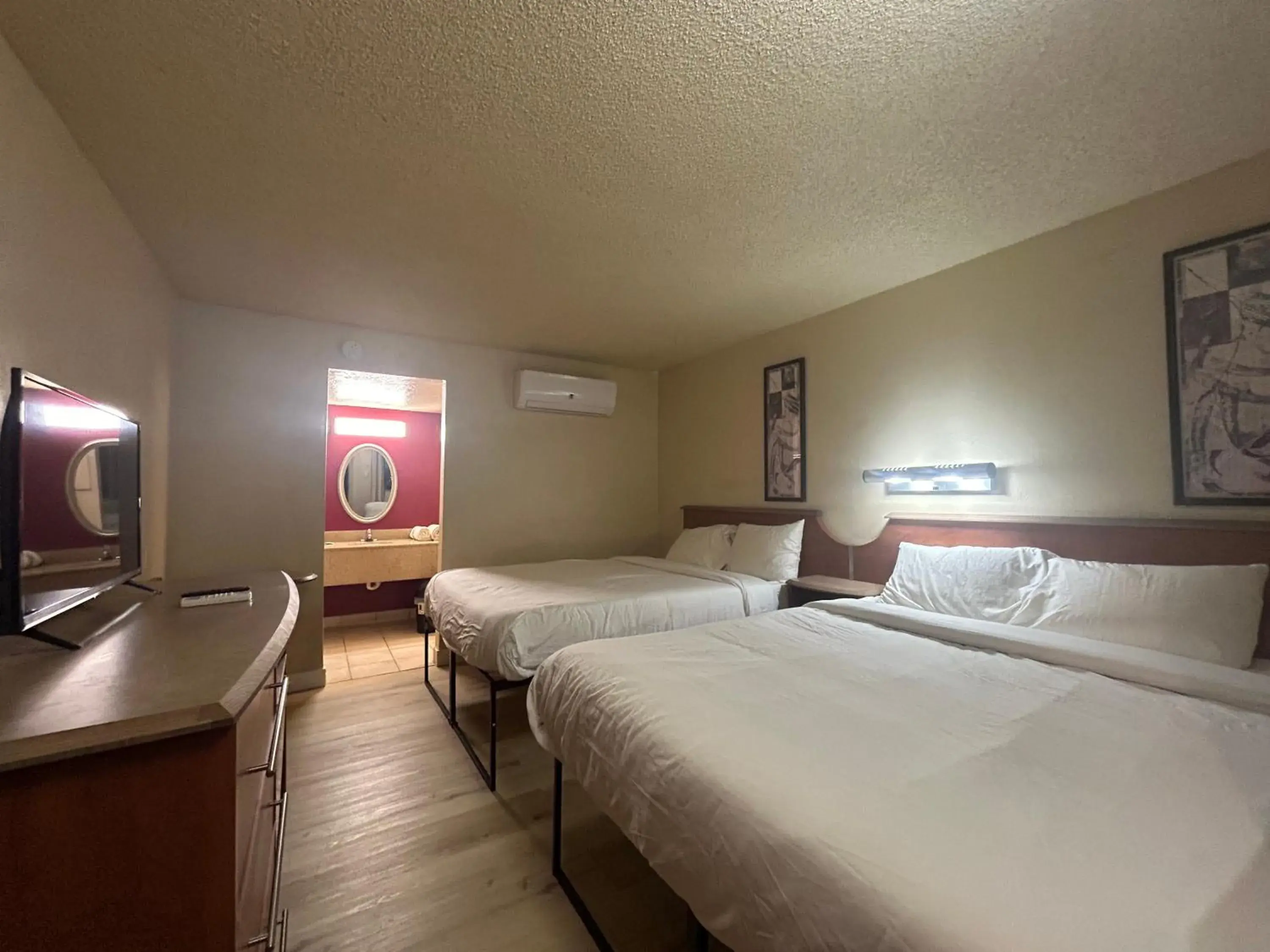 Queen Room with Two Queen Beds in Happy Smart Inn I-10 Eloy and Casa Grande Queen Room with Two Queen Beds in Happy Smart Inn I-10 Eloy and Casa Grande