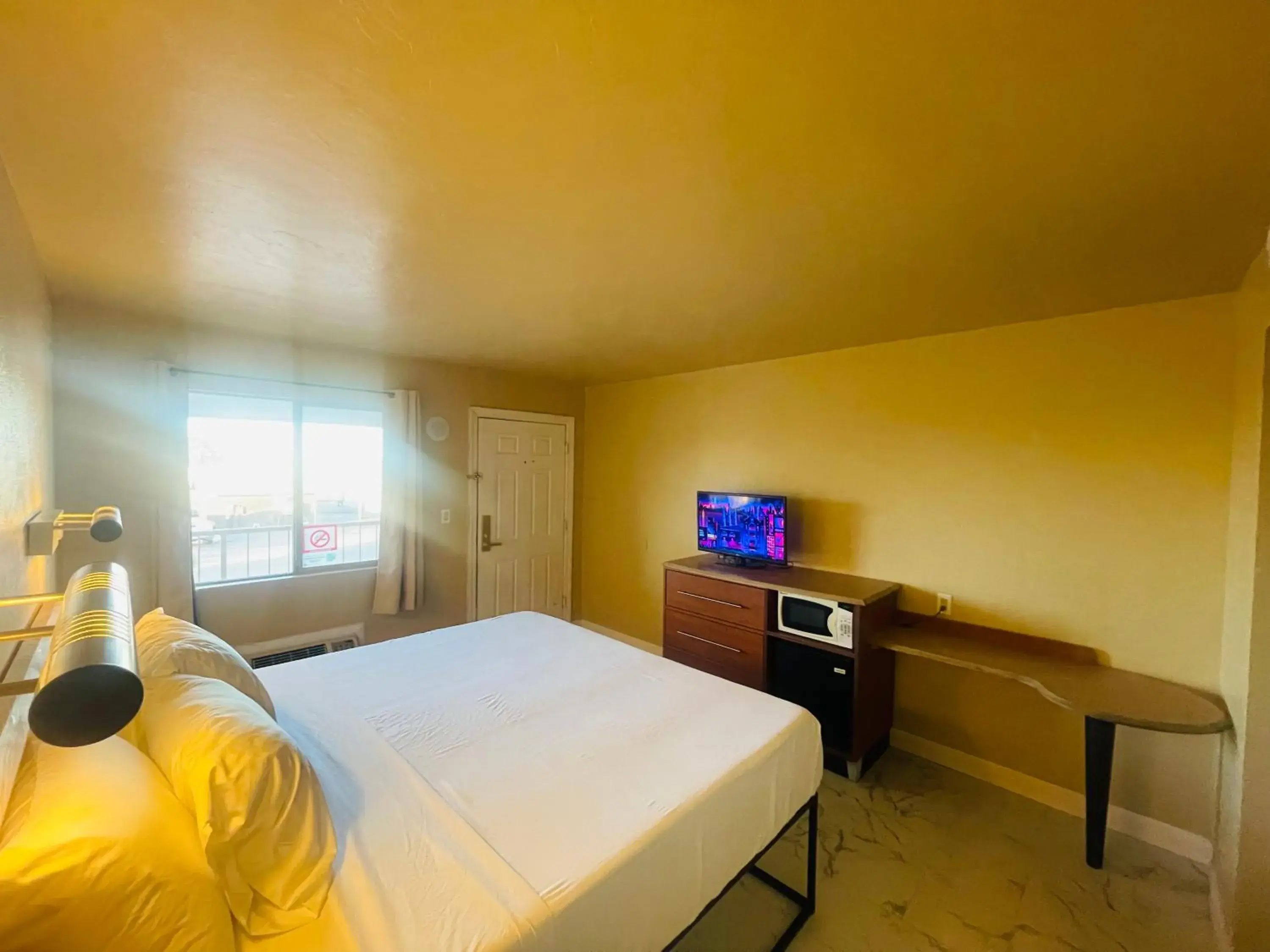 Standard King Room in Happy Smart Inn I-10 Eloy and Casa Grande Standard King Room in Happy Smart Inn I-10 Eloy and Casa Grande