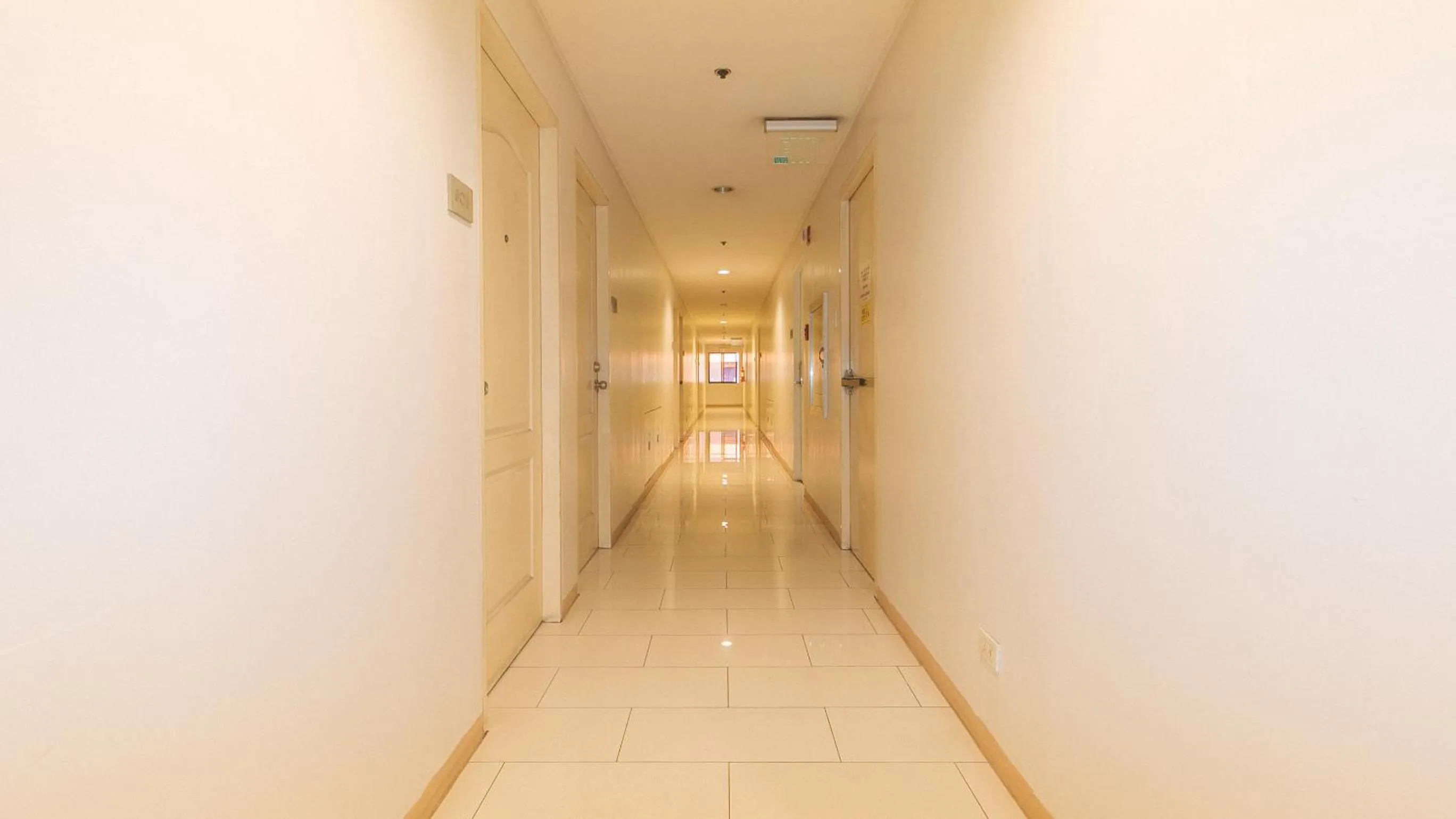 Floor plan in RedDoorz at TJMG by Bel Air Polaris Makati