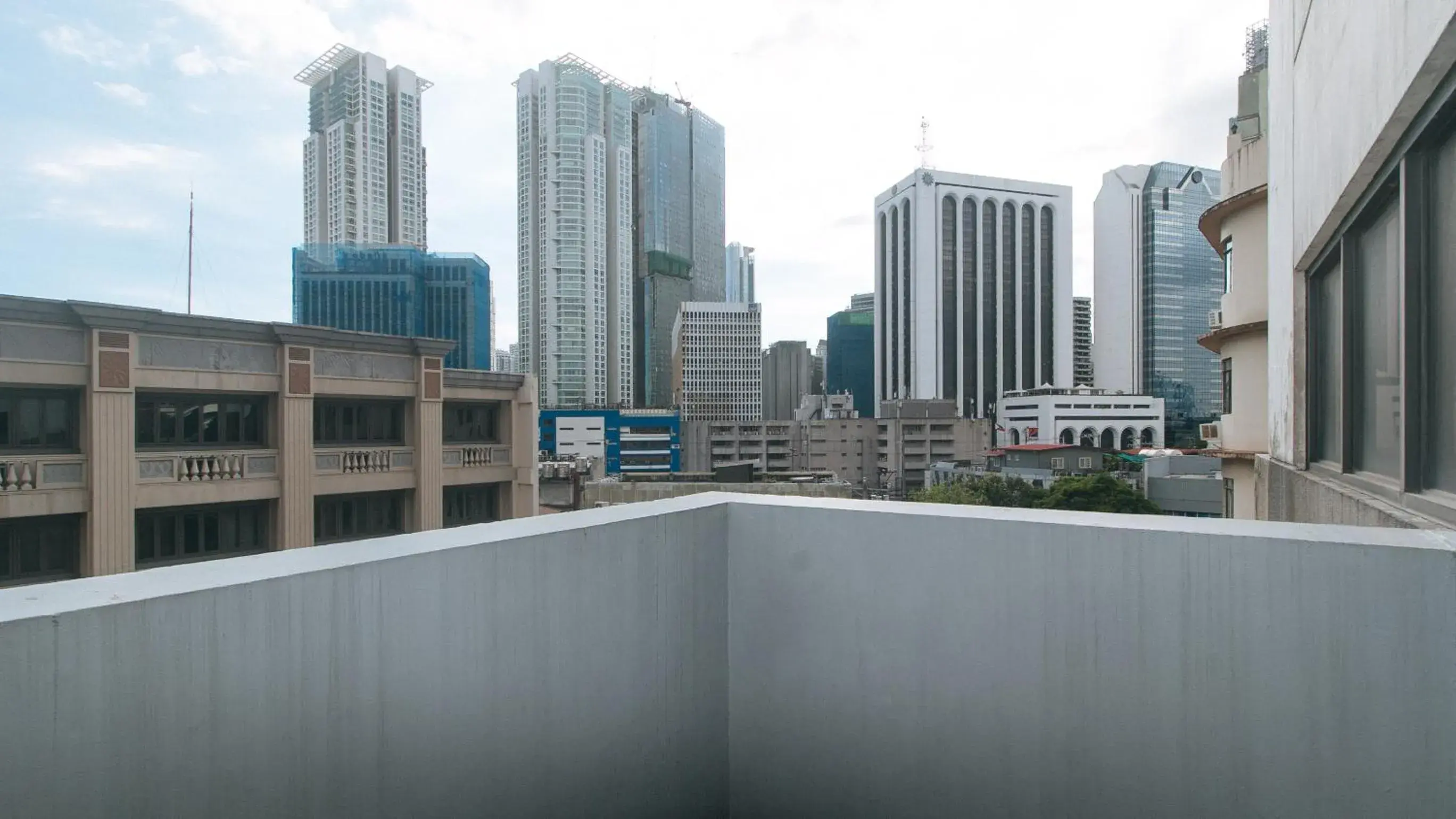 City view in RedDoorz at TJMG by Bel Air Polaris Makati City view in RedDoorz at TJMG by Bel Air Polaris Makati