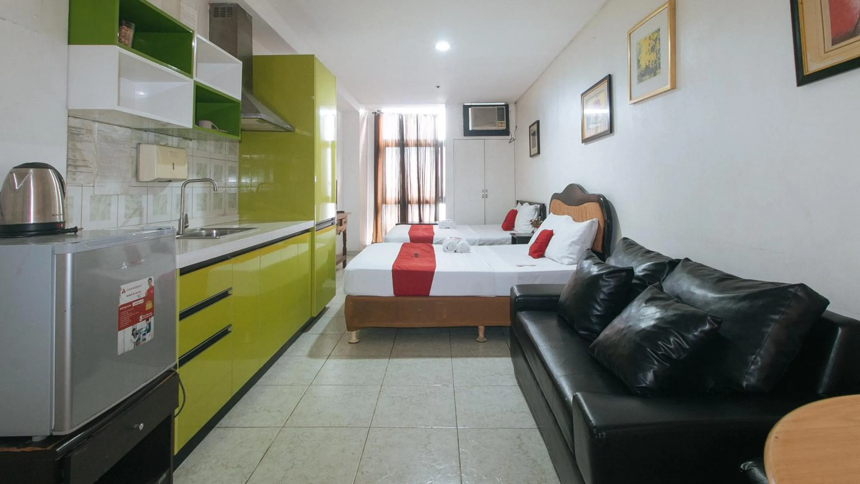 Bed in RedDoorz at TJMG by Bel Air Polaris Makati