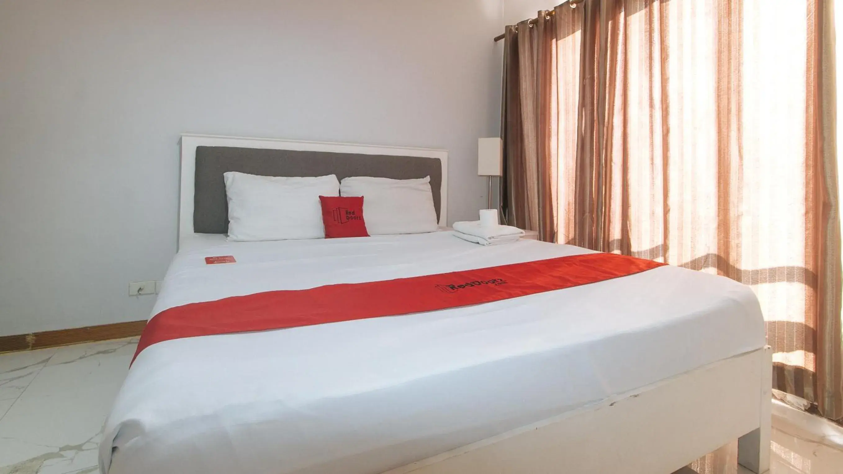 Bed in RedDoorz at TJMG by Bel Air Polaris Makati Bed in RedDoorz at TJMG by Bel Air Polaris Makati