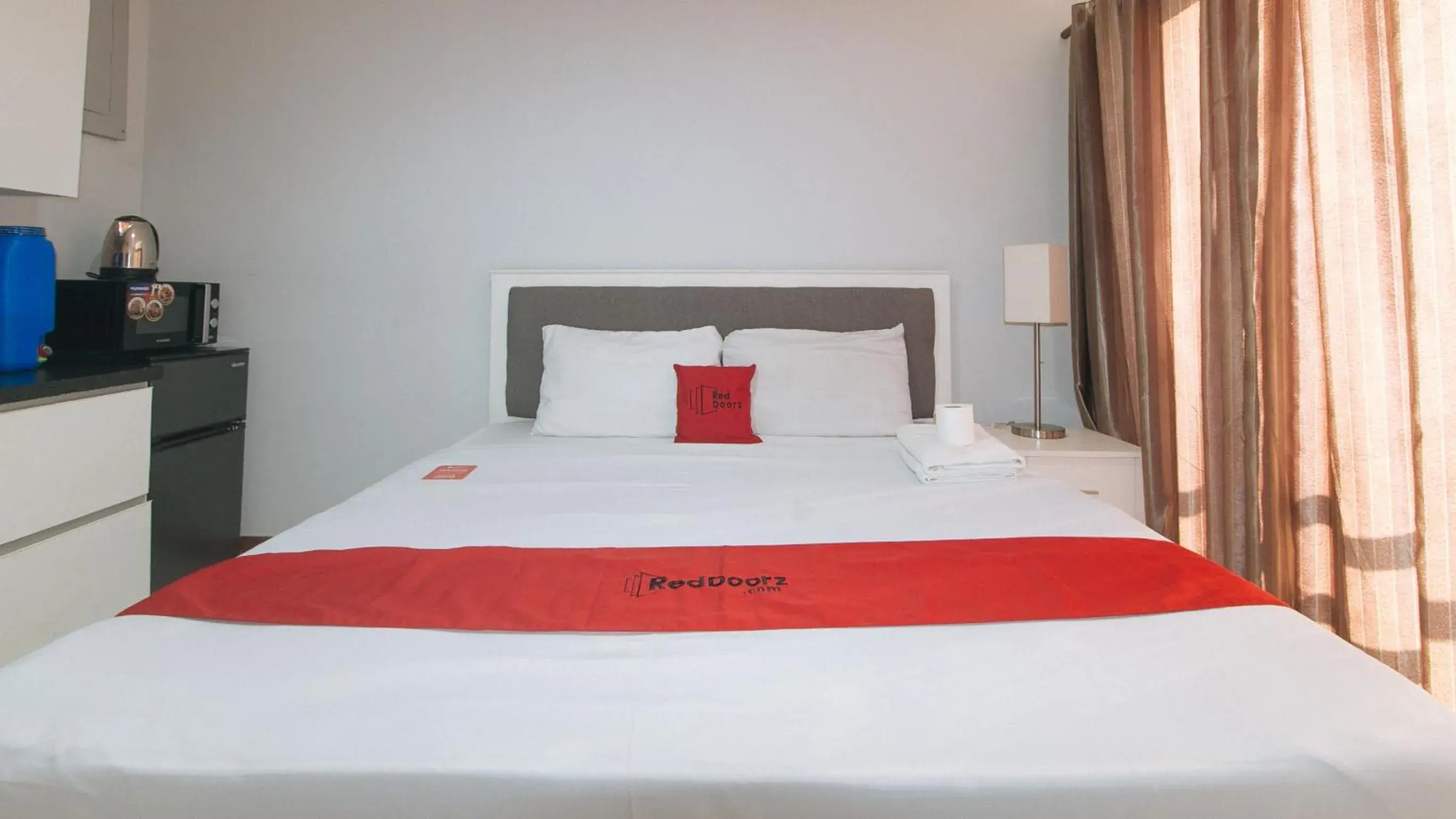 Bed in RedDoorz at TJMG by Bel Air Polaris Makati Bed in RedDoorz at TJMG by Bel Air Polaris Makati