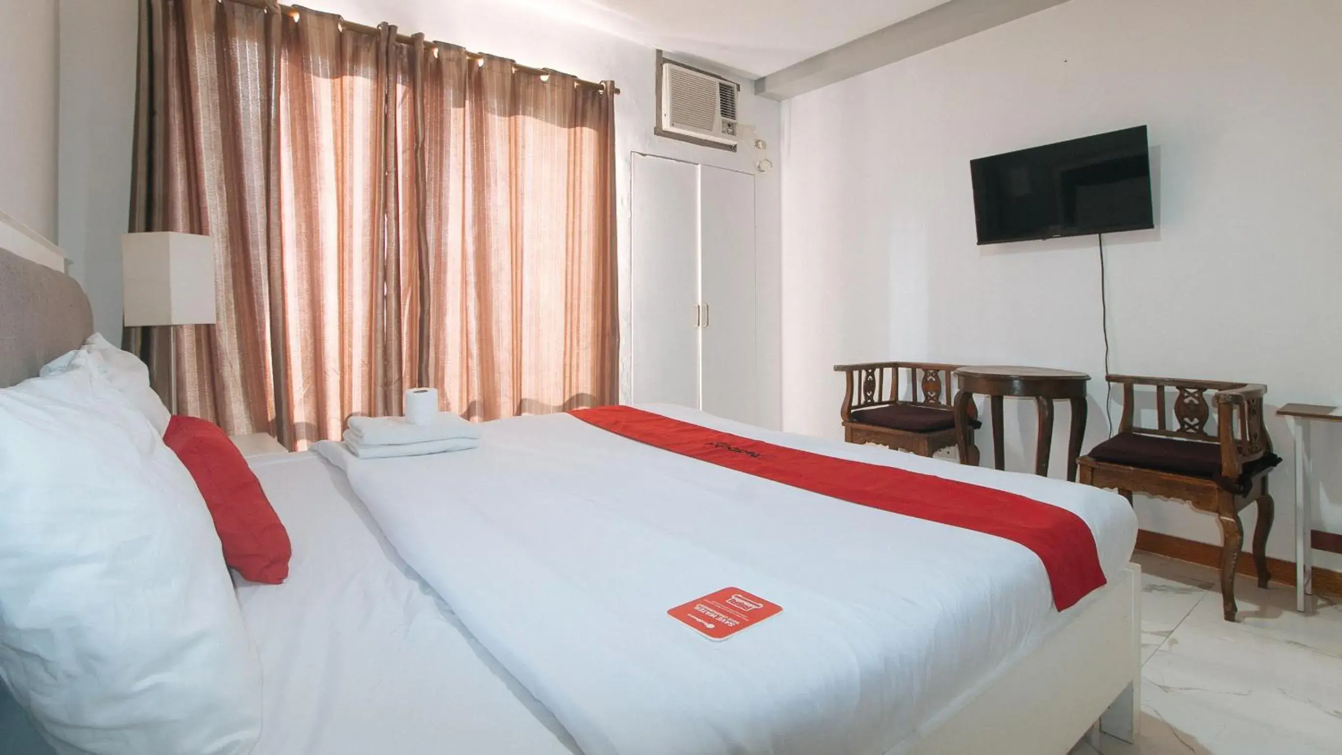 Bed in RedDoorz at TJMG by Bel Air Polaris Makati Bed in RedDoorz at TJMG by Bel Air Polaris Makati