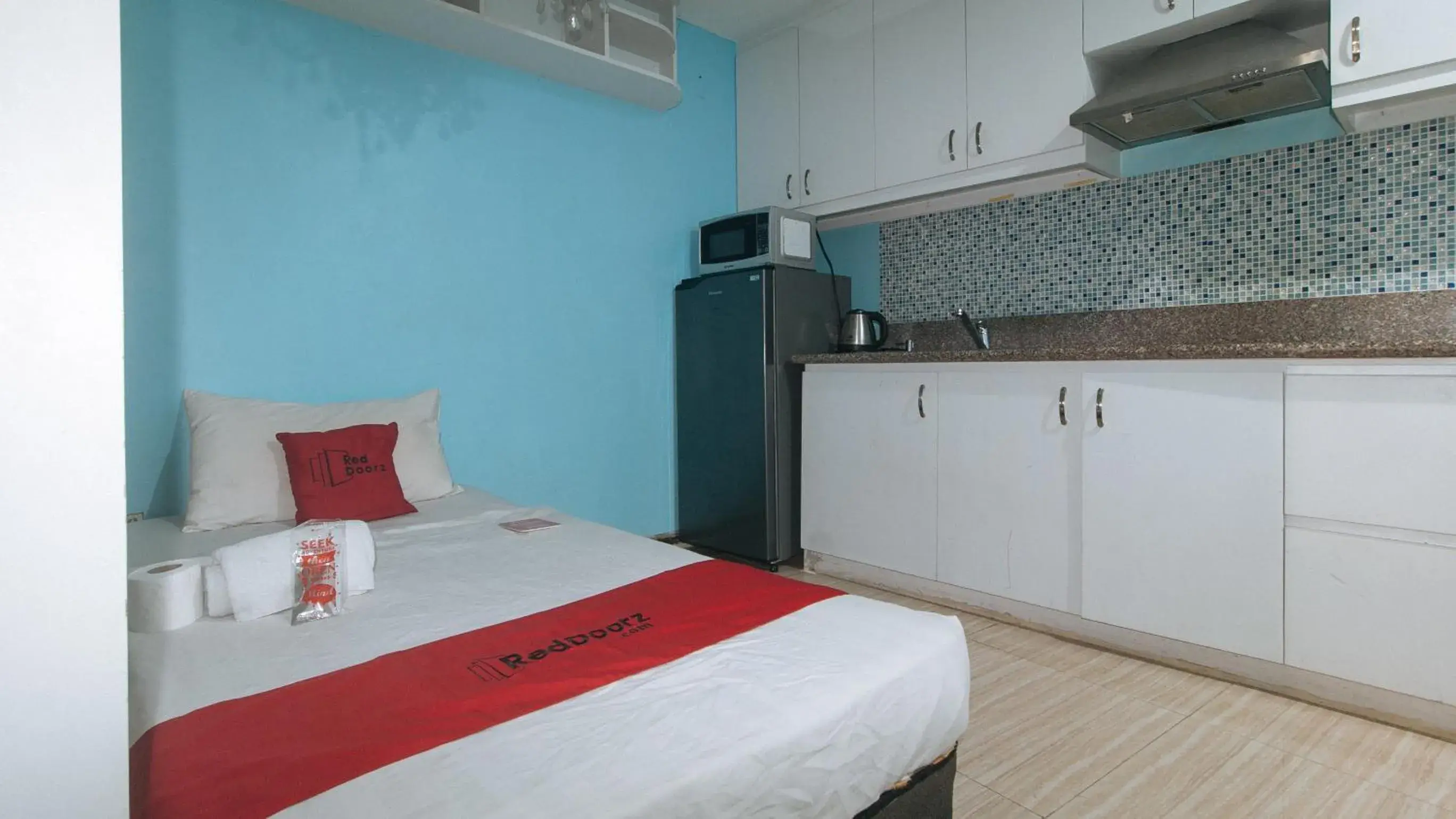 Bed in RedDoorz at TJMG by Bel Air Polaris Makati Bed in RedDoorz at TJMG by Bel Air Polaris Makati