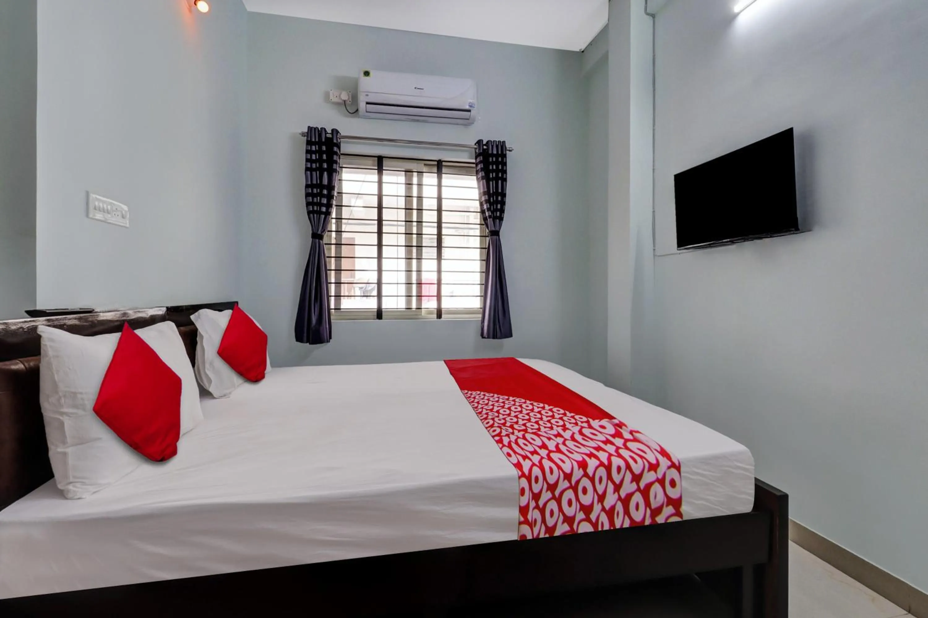 Bedroom, Bed in Super Hotel O PM Hotels