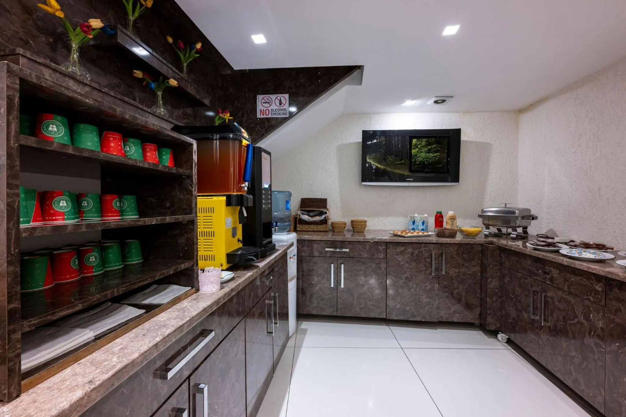 Restaurant/places to eat in Saray Boutique Hotel Laleli