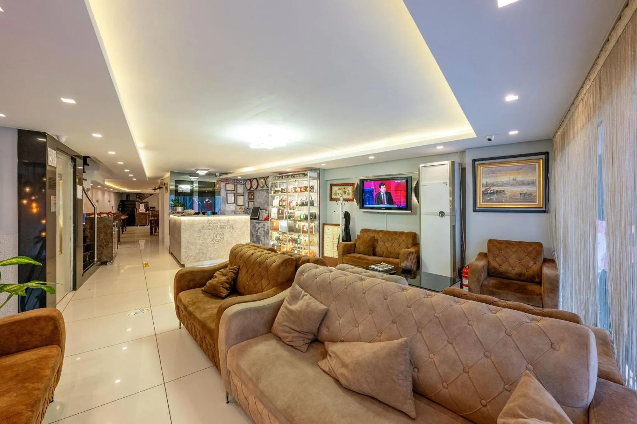 Communal lounge/ TV room in Saray Boutique Hotel Laleli