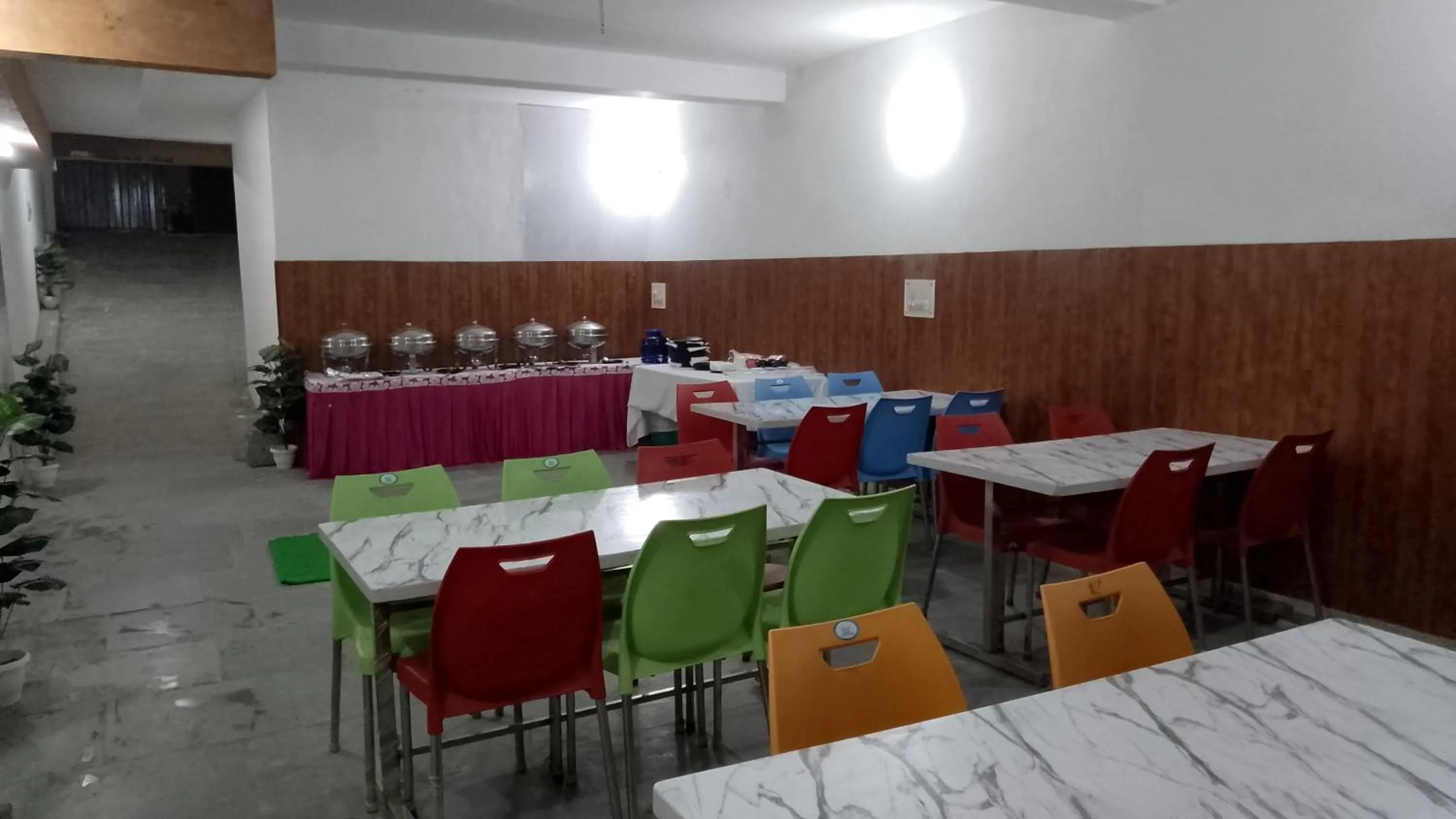 Restaurant/places to eat in Hotel Clink New Delhi Airport