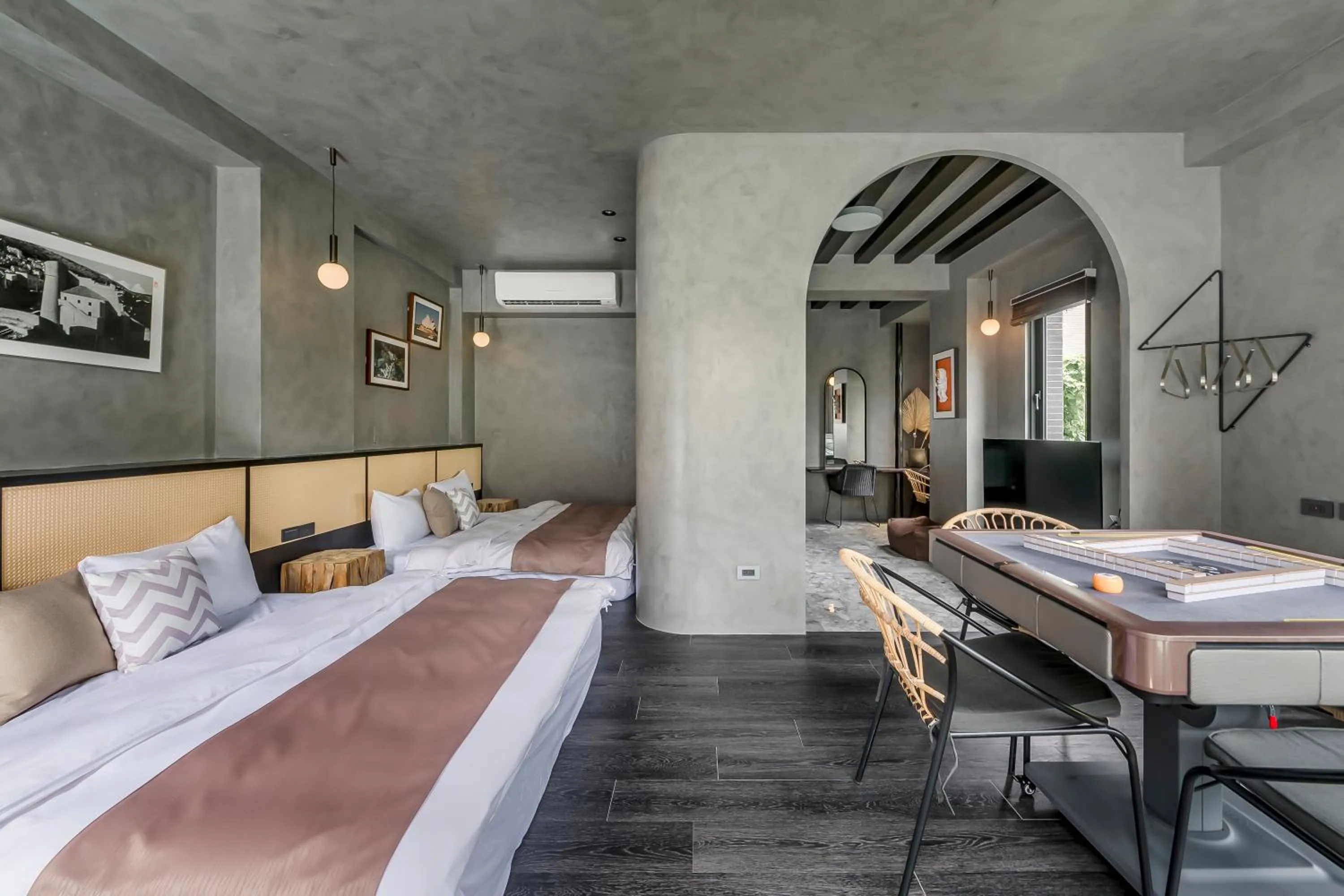 Photo of the whole room, Bed in Rolling hills