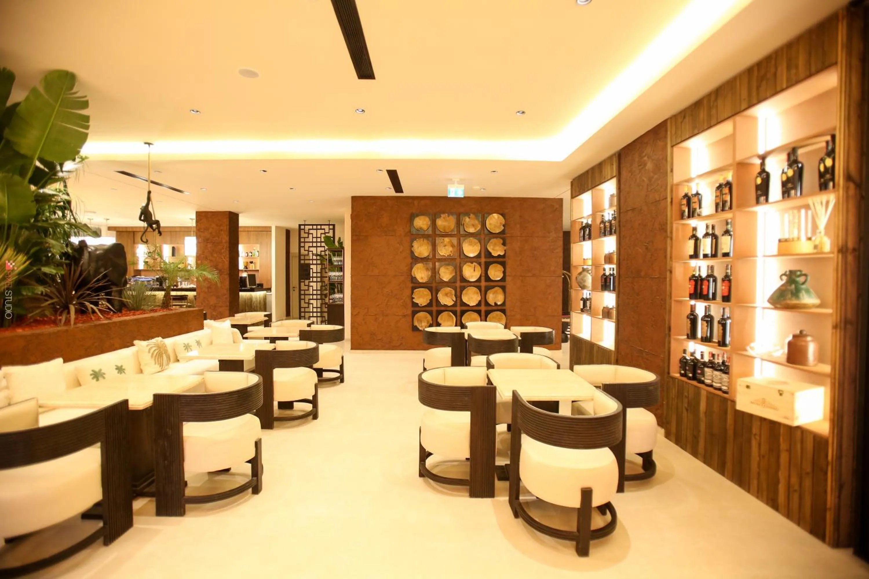 Restaurant/places to eat in Regina Palm Resort