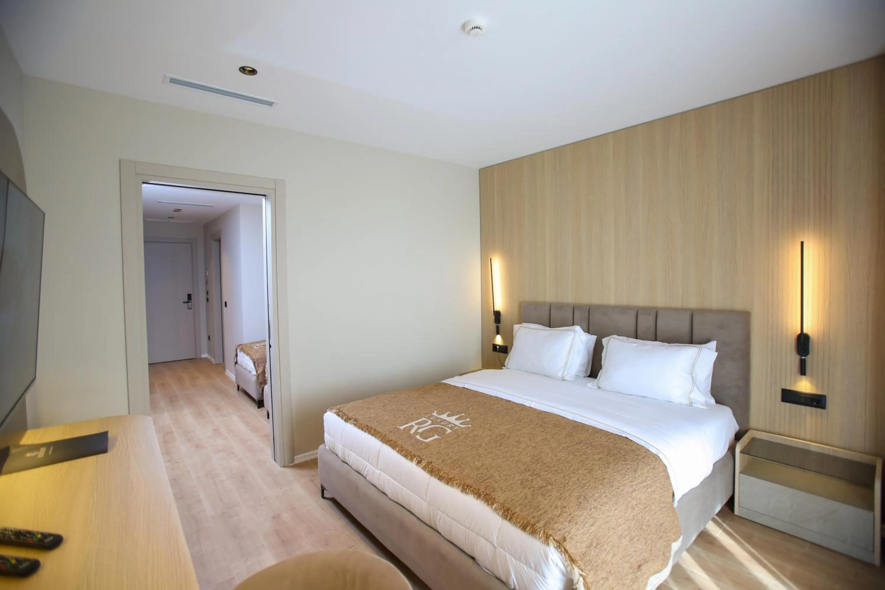 Bed in Regina Palm Resort