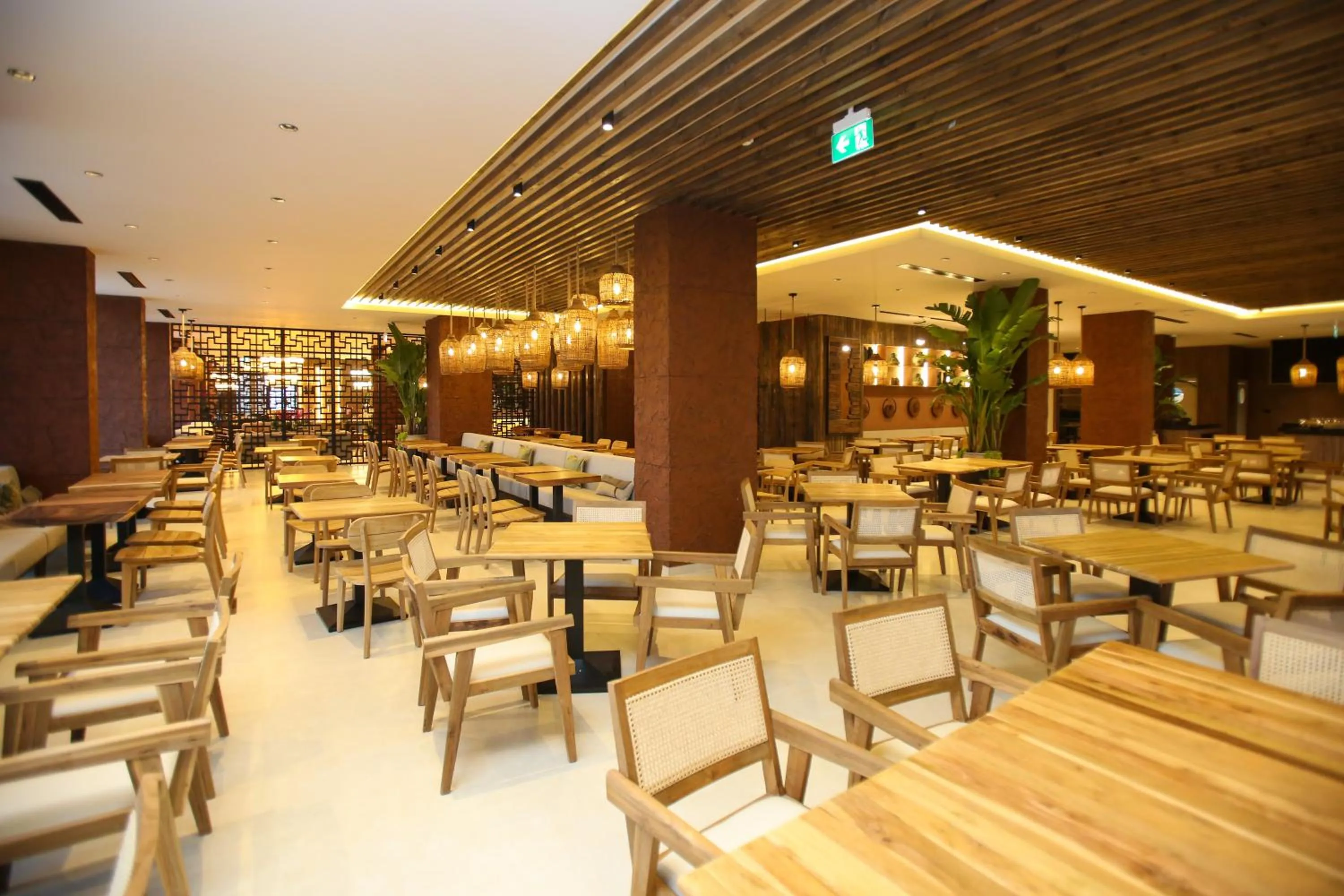 Restaurant/places to eat in Regina Palm Resort