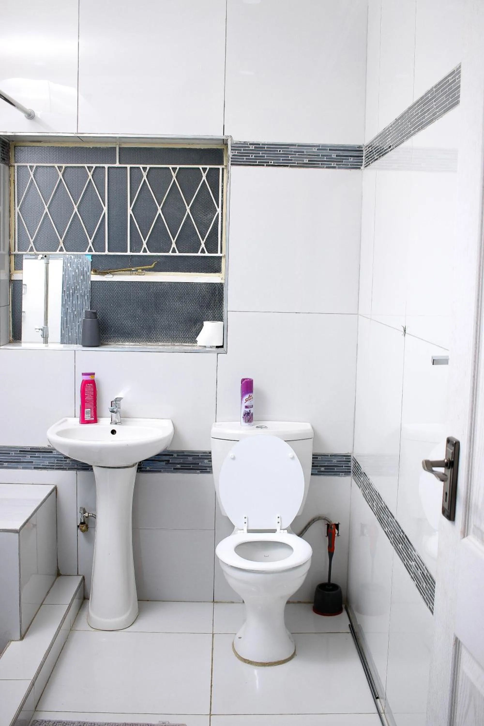 Double Room with Shared Bathroom in Semeni Asante Guesthouse Getaway