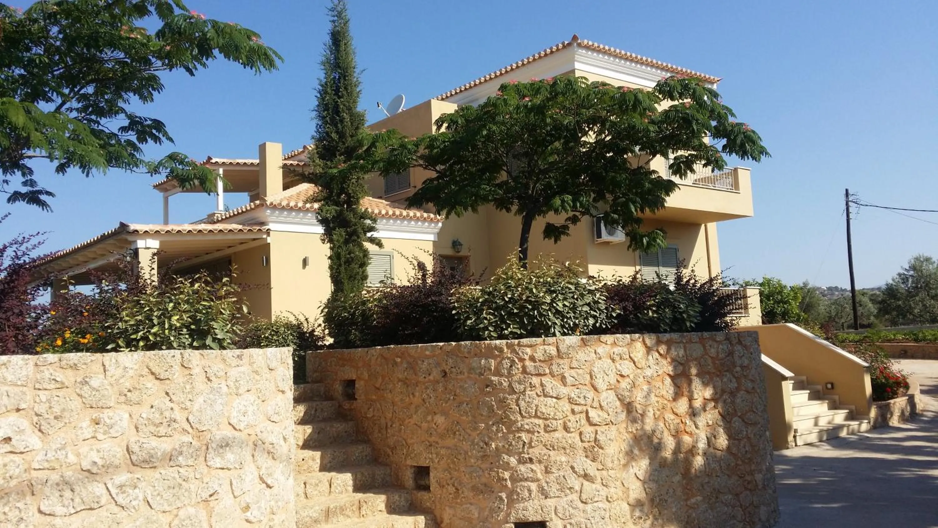 Facade/entrance in Villa Grace