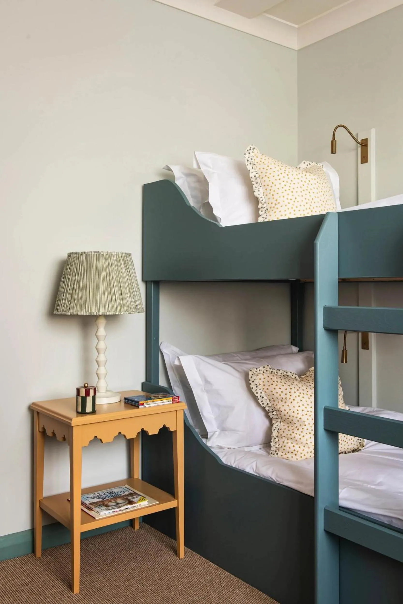 bunk bed, Bed in The Alfriston