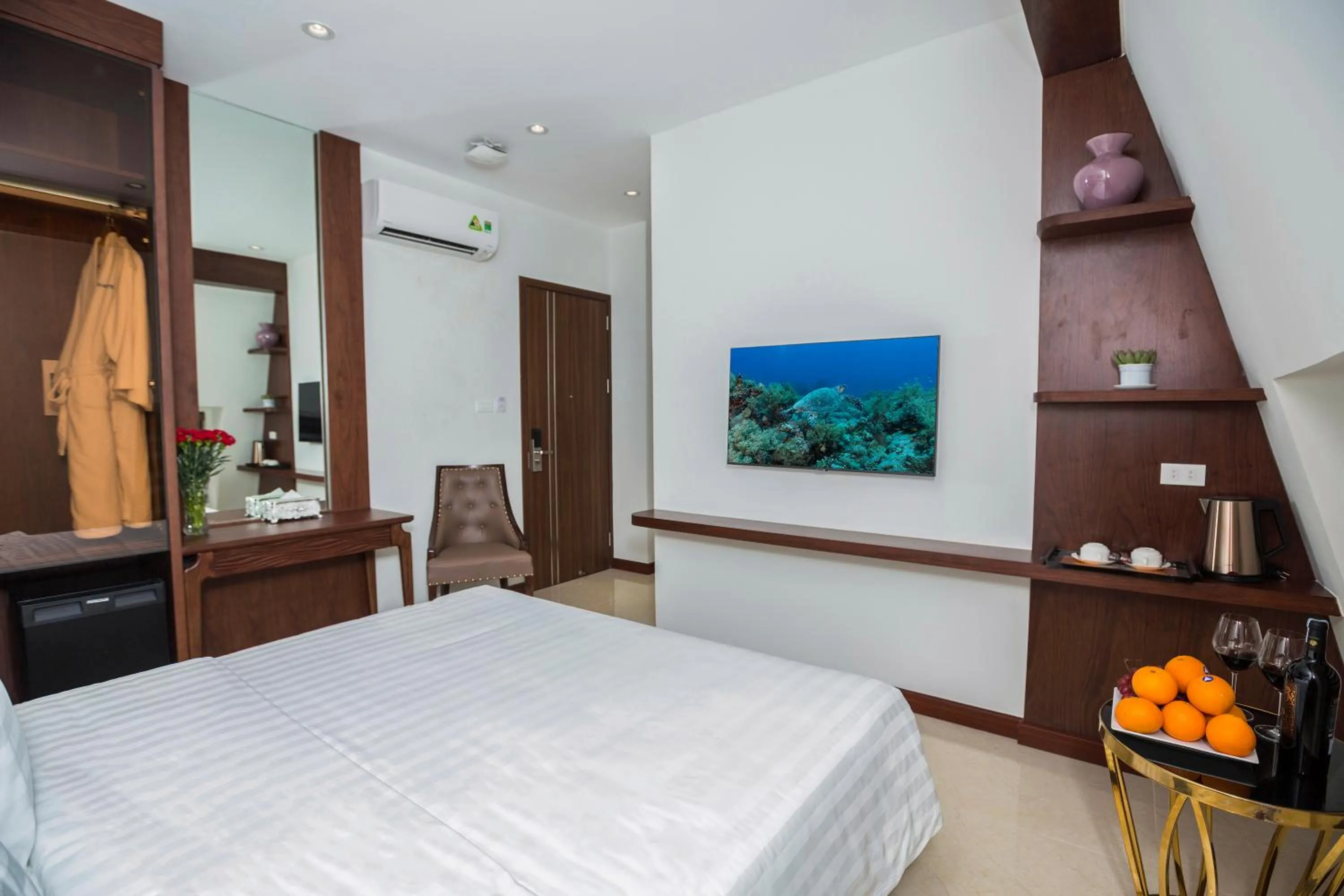 TV and multimedia, Bed in Blubiz Hotel 5