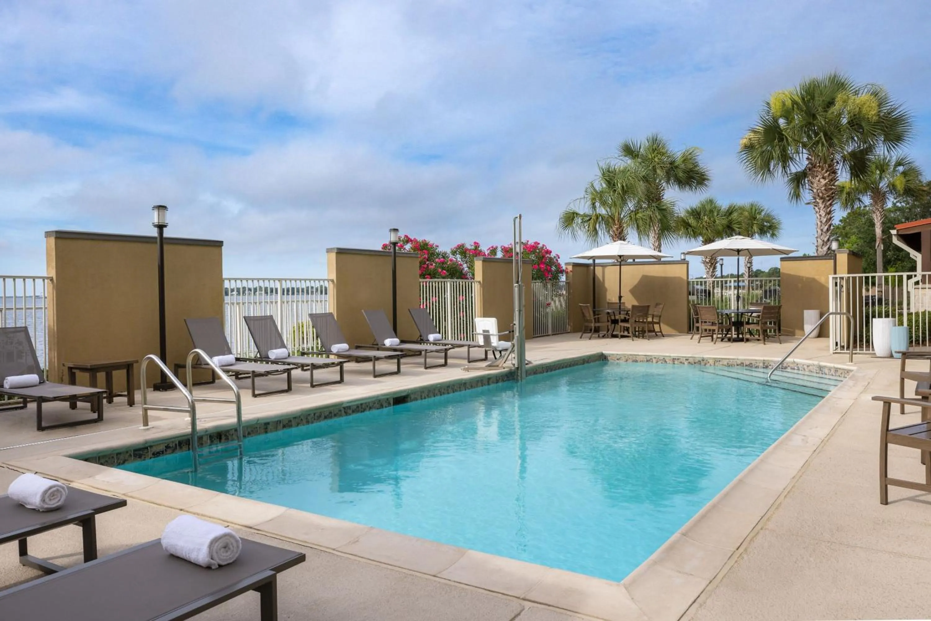Swimming pool in TownePlace Suites by Marriott Fort Walton Beach-Eglin AFB