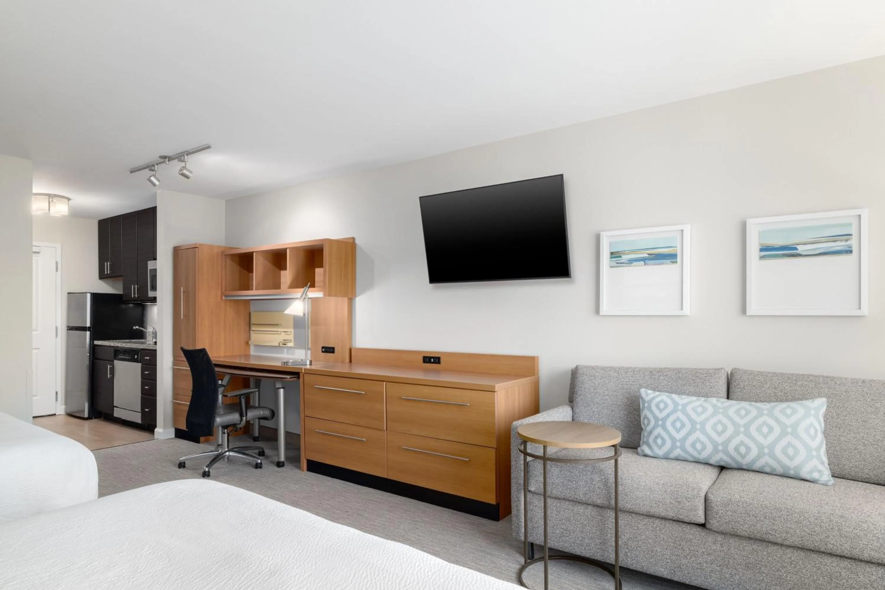 Photo of the whole room, Bed in TownePlace Suites by Marriott Fort Walton Beach-Eglin AFB