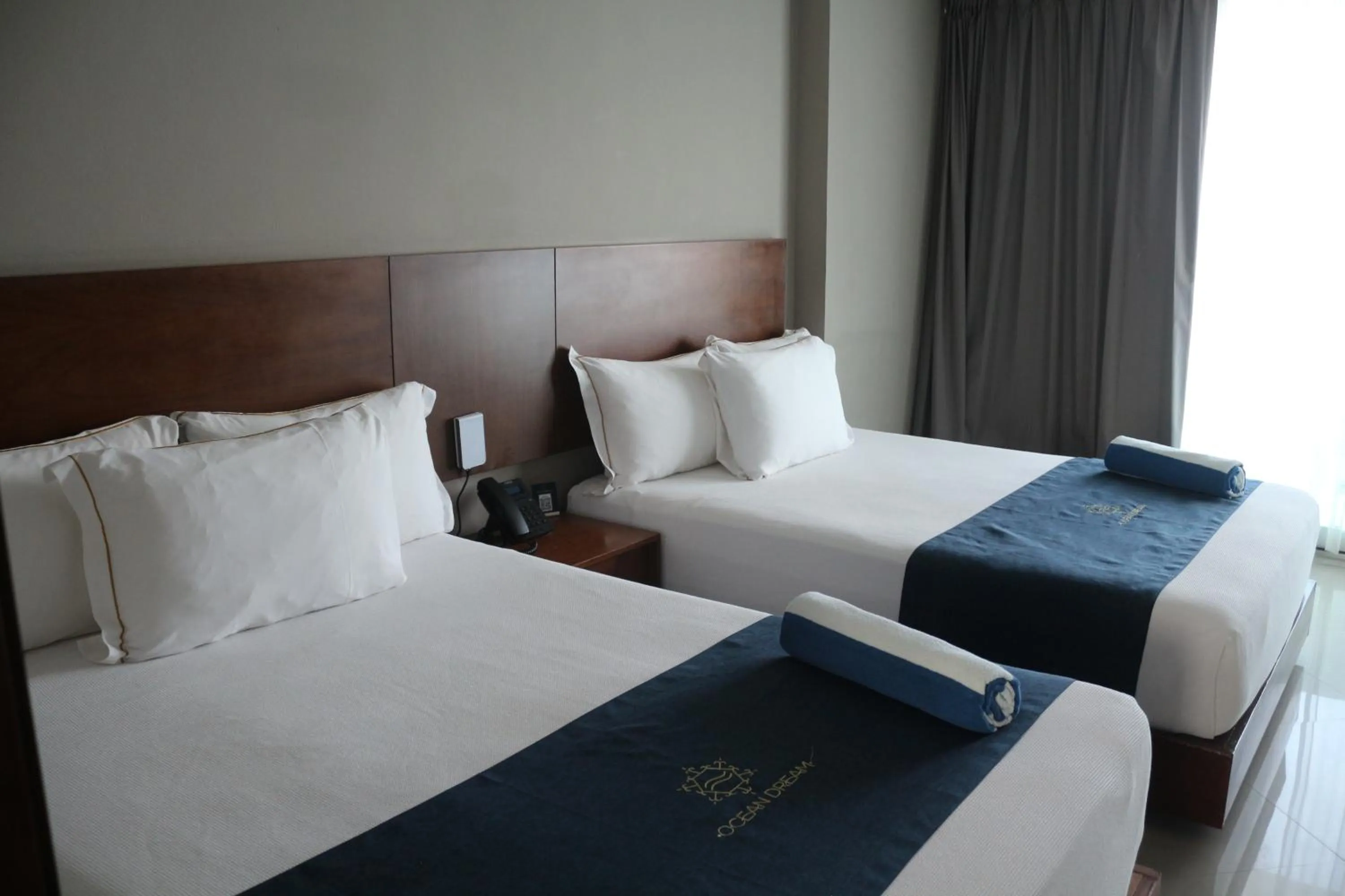 Bed in Ocean Dream Cancun by GuruHotel