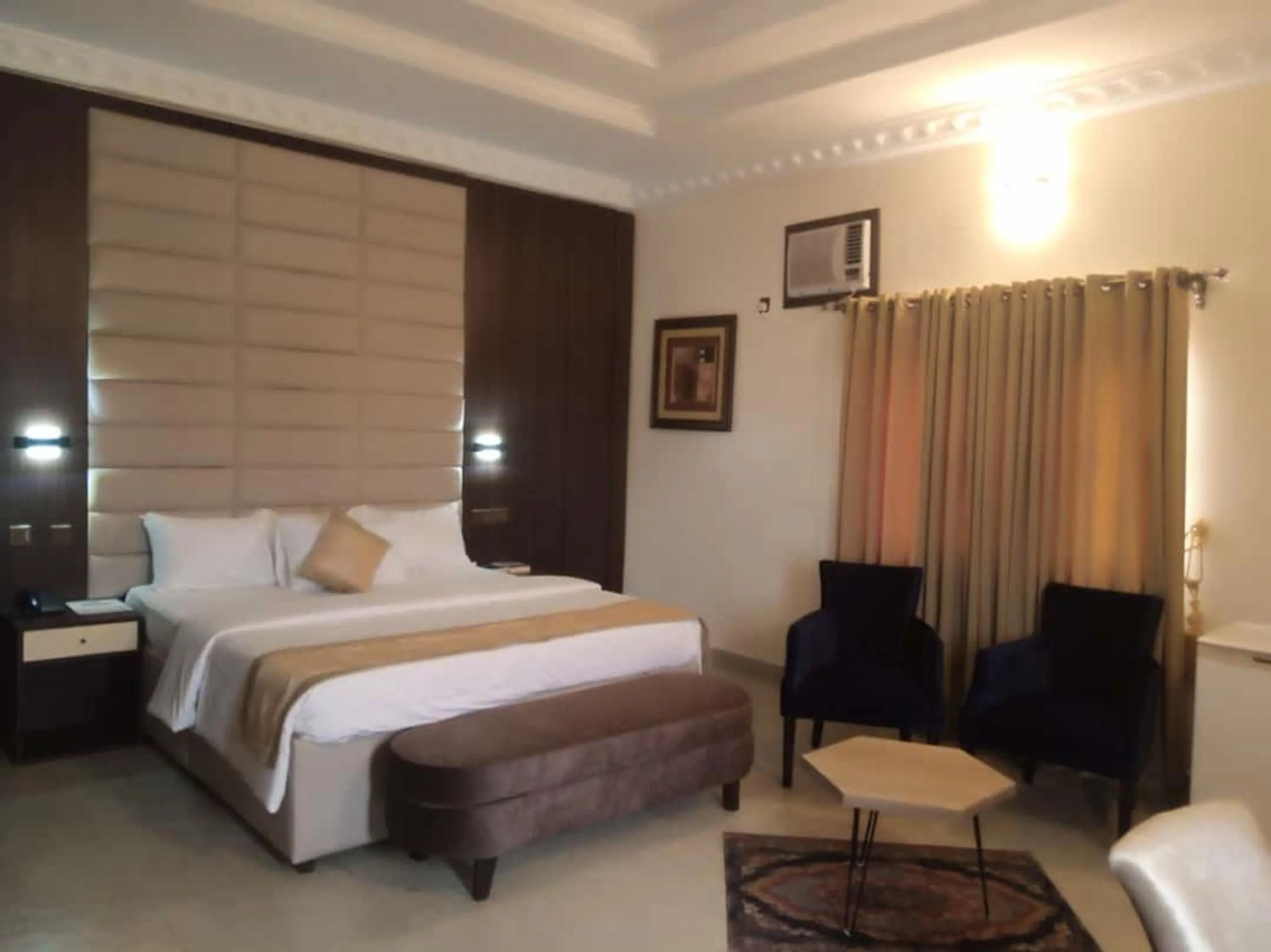 Bedroom, Bed in Roban Hotels Limited