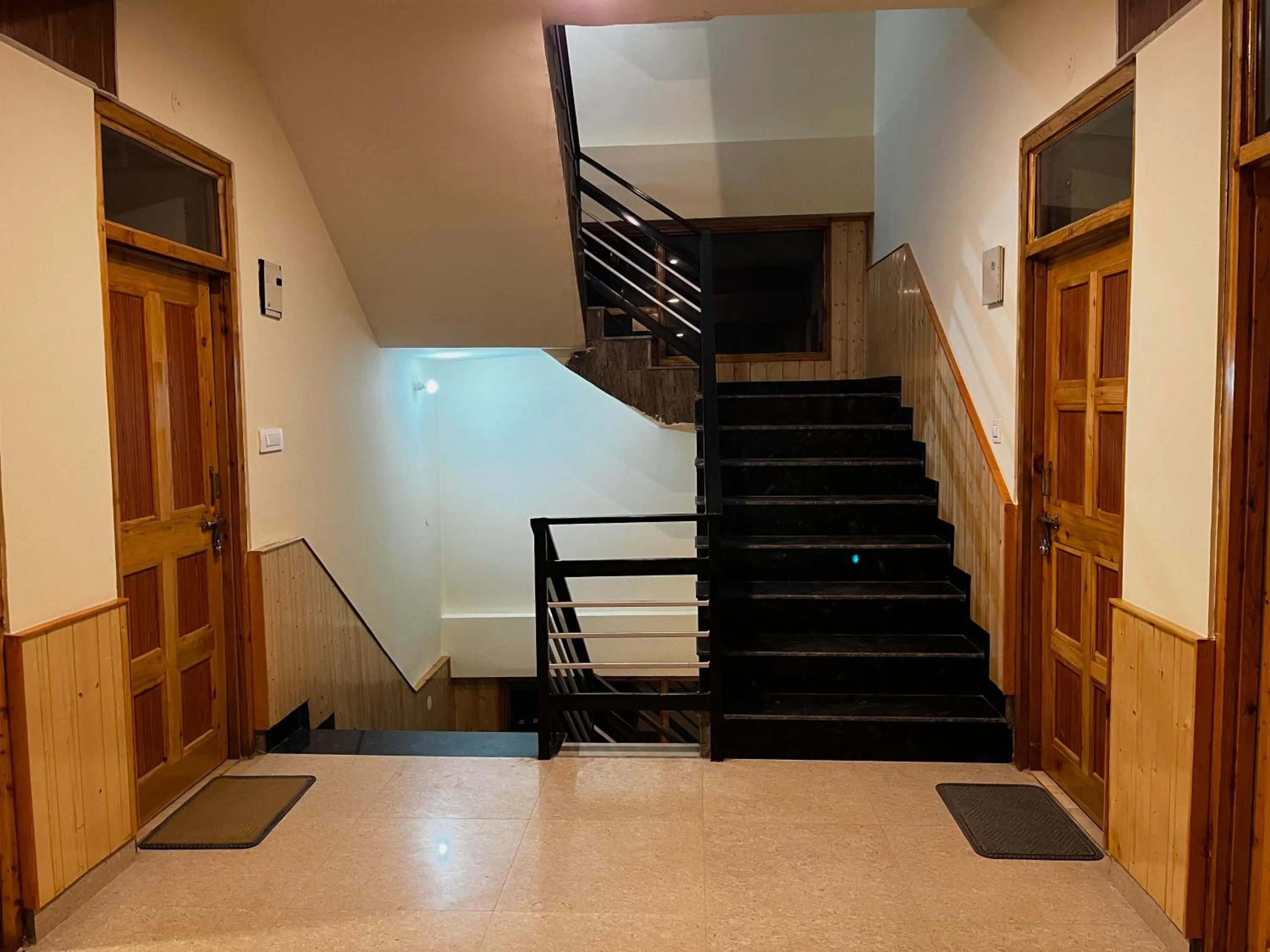 Lobby or reception in Hotel Mid Orchard Kasol l River Side -Pure Veg Hotel