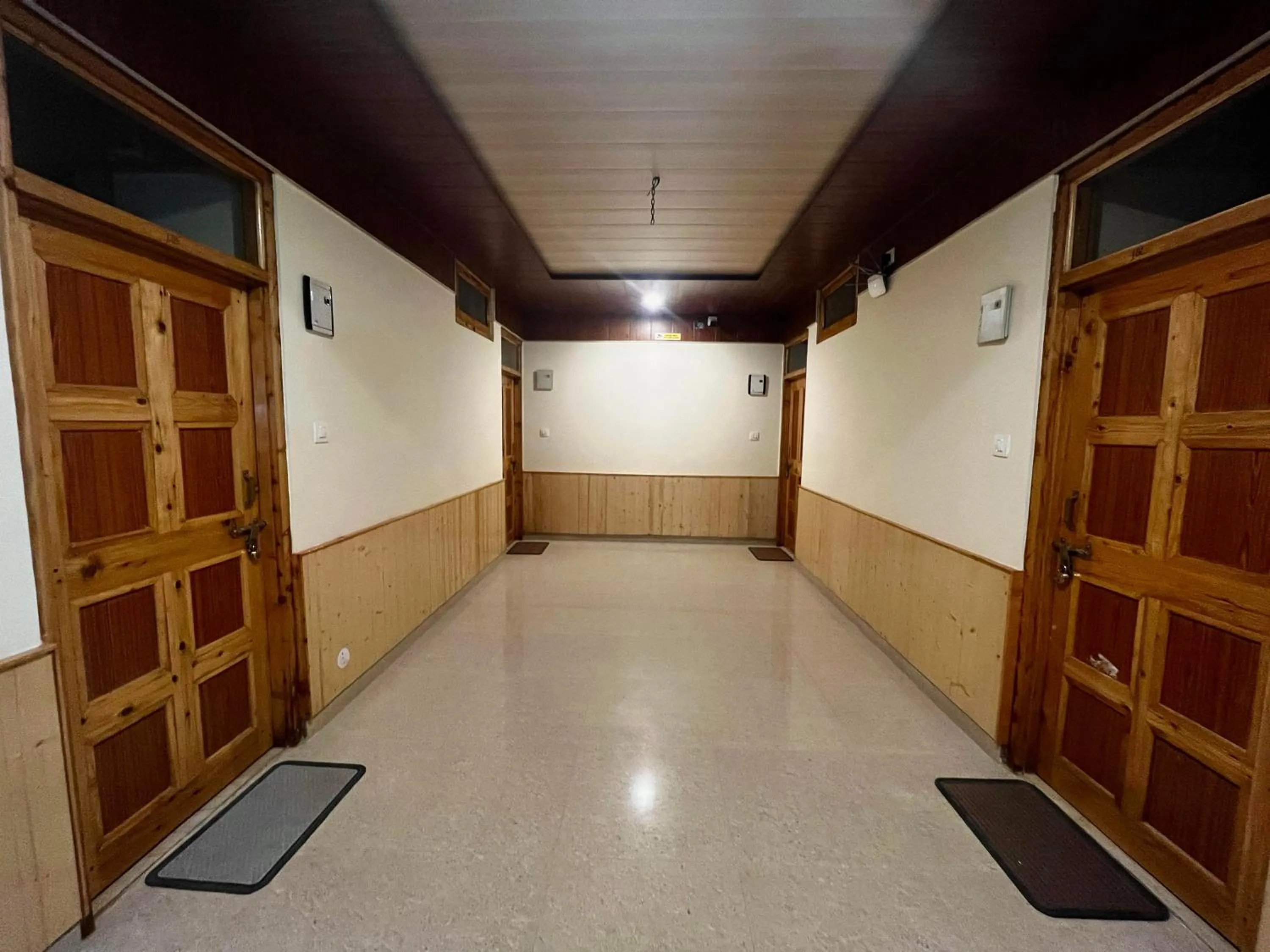 Lobby or reception in Hotel Mid Orchard Kasol l River Side -Pure Veg Hotel