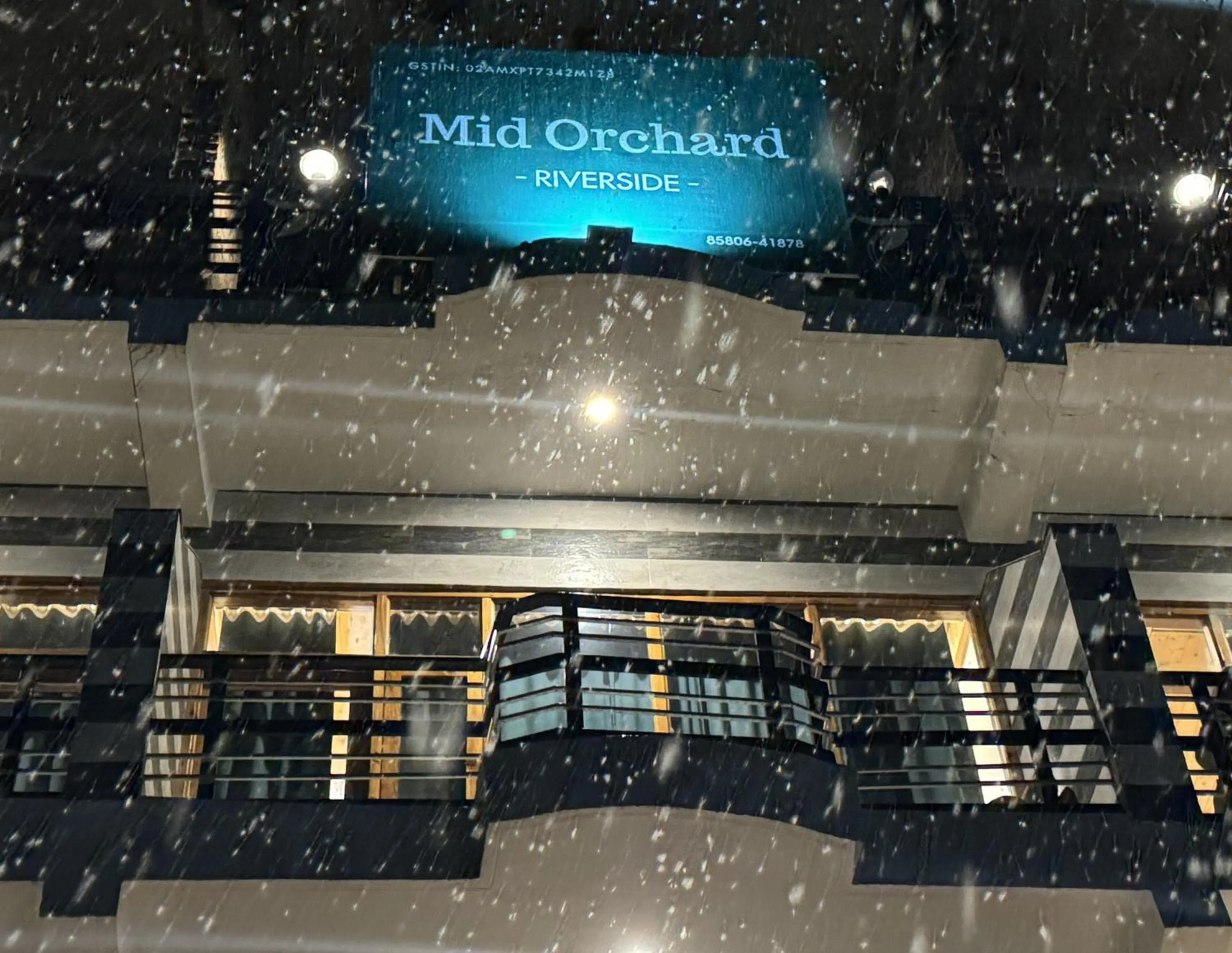 Facade/entrance in Hotel Mid Orchard Kasol -River Side