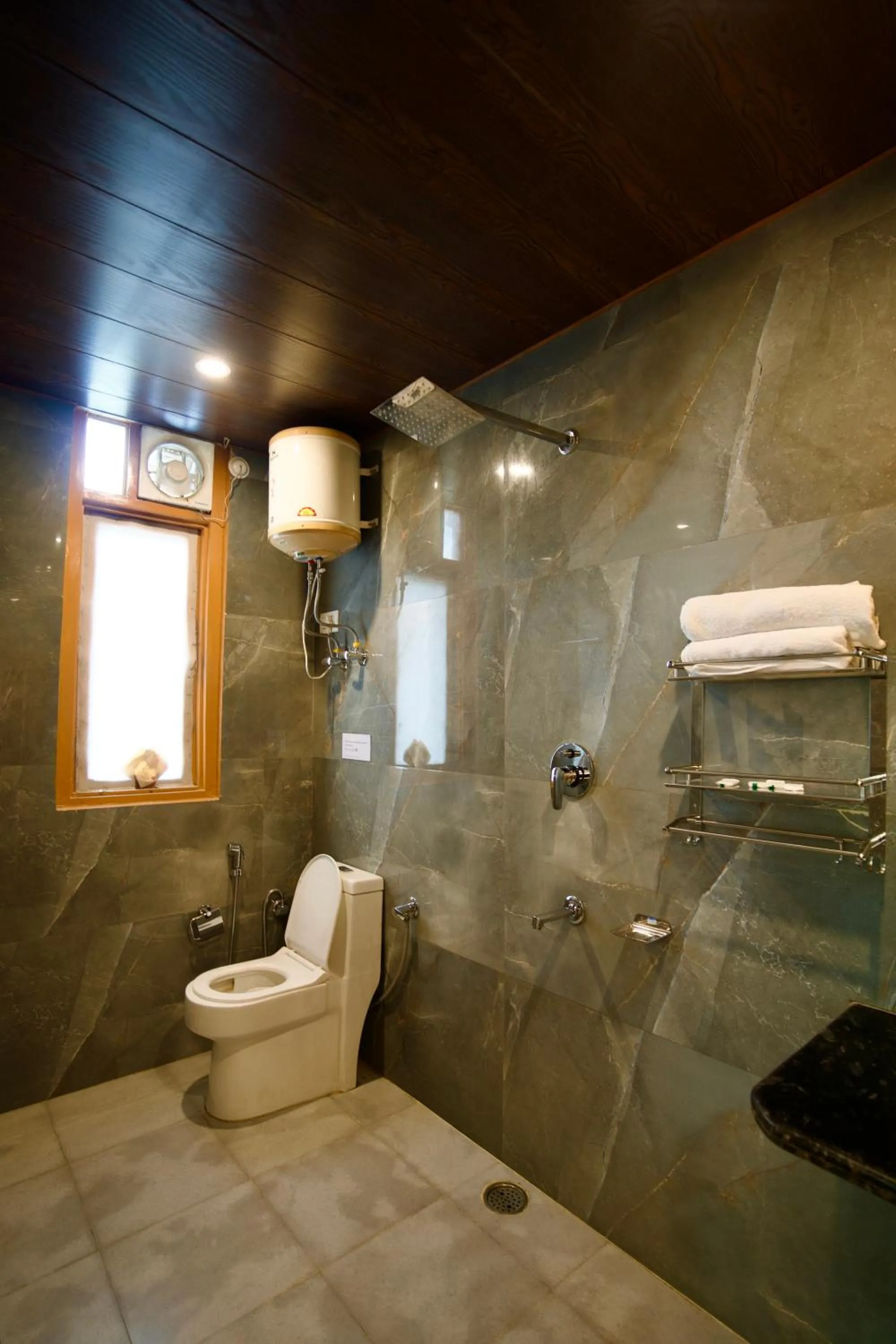 Bathroom in Hotel Mid Orchard Kasol l River Side -Pure Veg Hotel