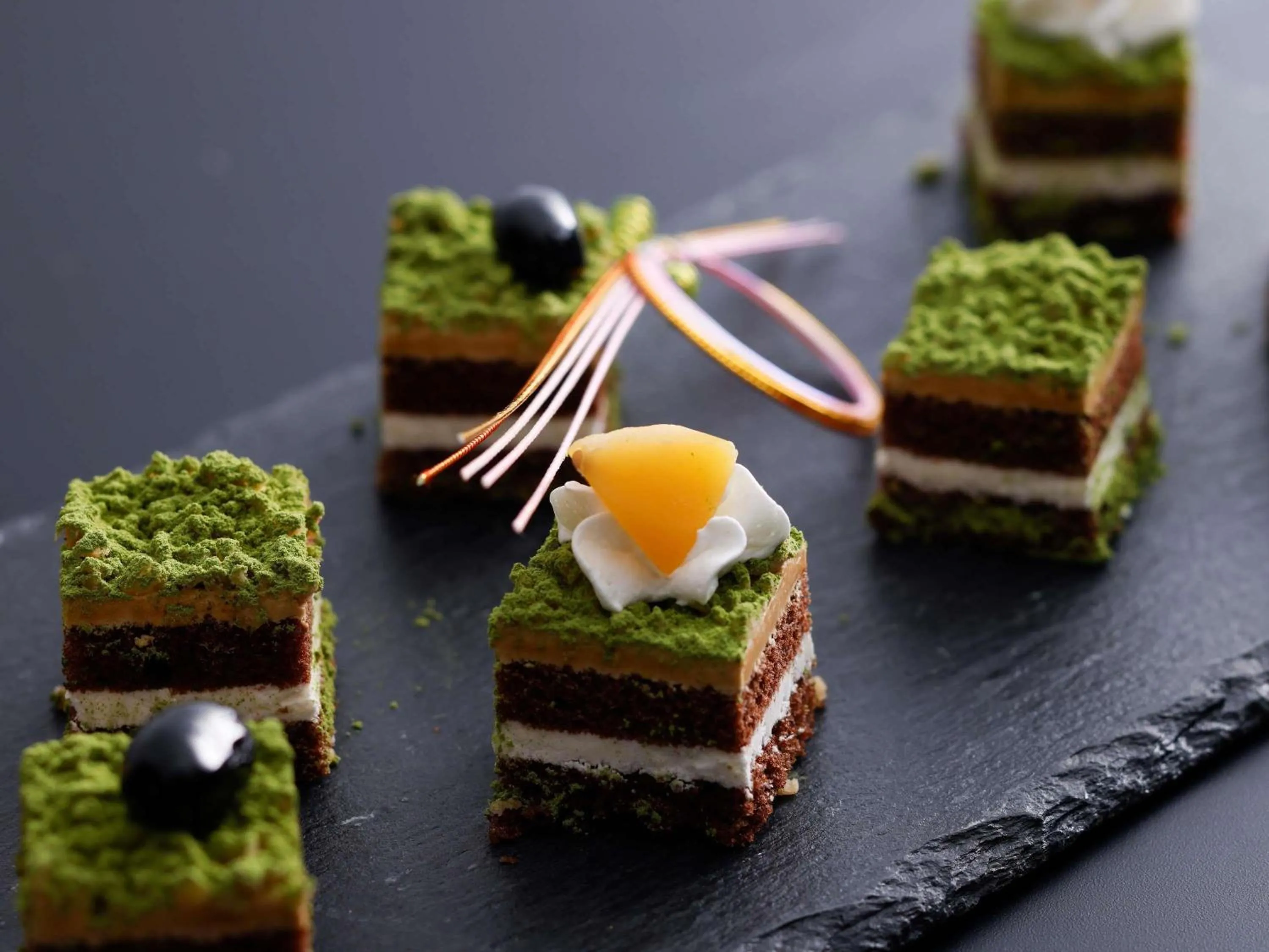 Restaurant/places to eat in Mercure Kochi Tosa Resort & Spa