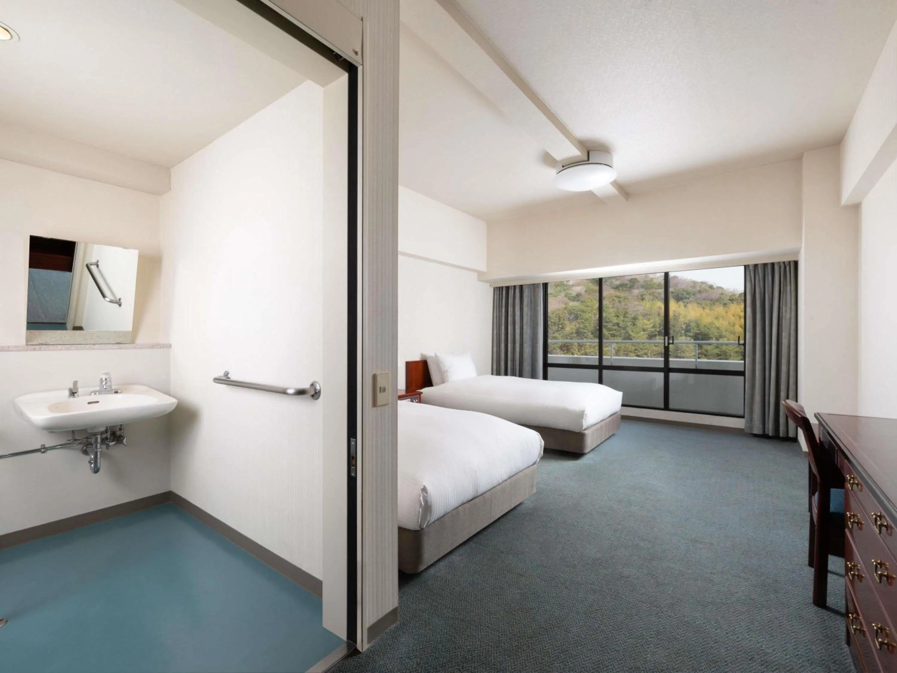 Bedroom, Bed in Mercure Kochi Tosa Resort & Spa