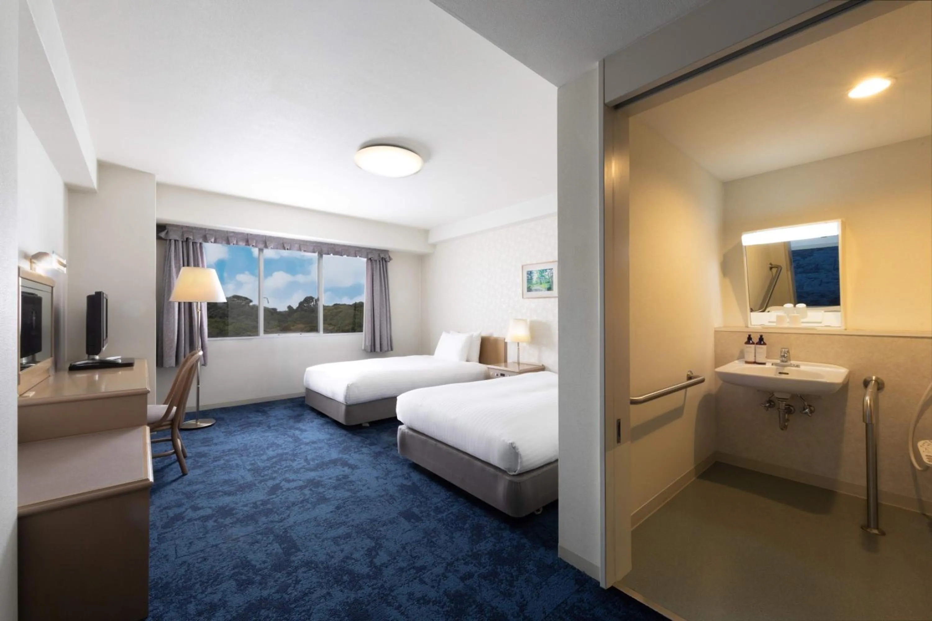 Photo of the whole room, Bed in Mercure Fukuoka Munakata Resort & Spa