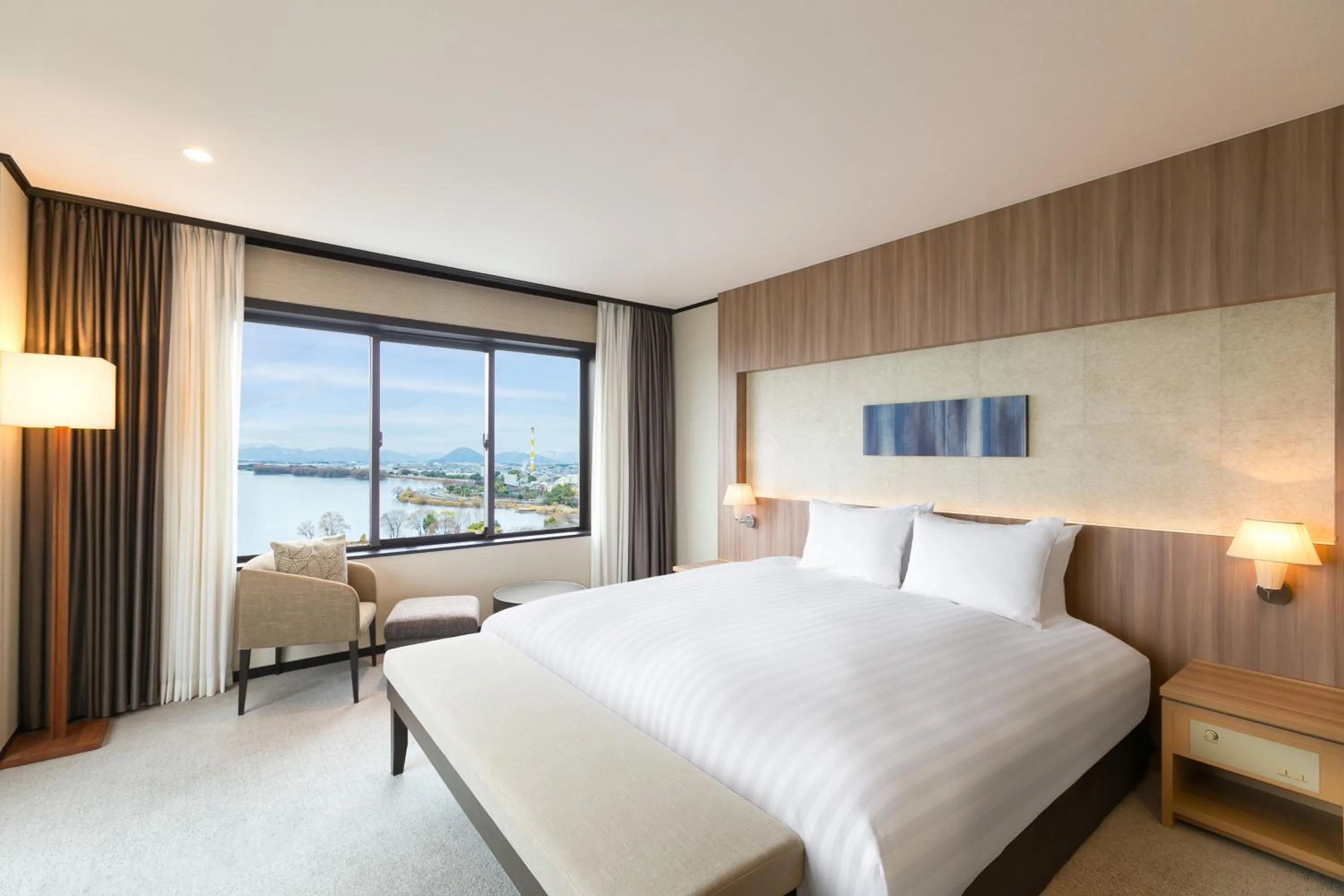 Bed in Grand Mercure Lake Biwa Resort & Spa