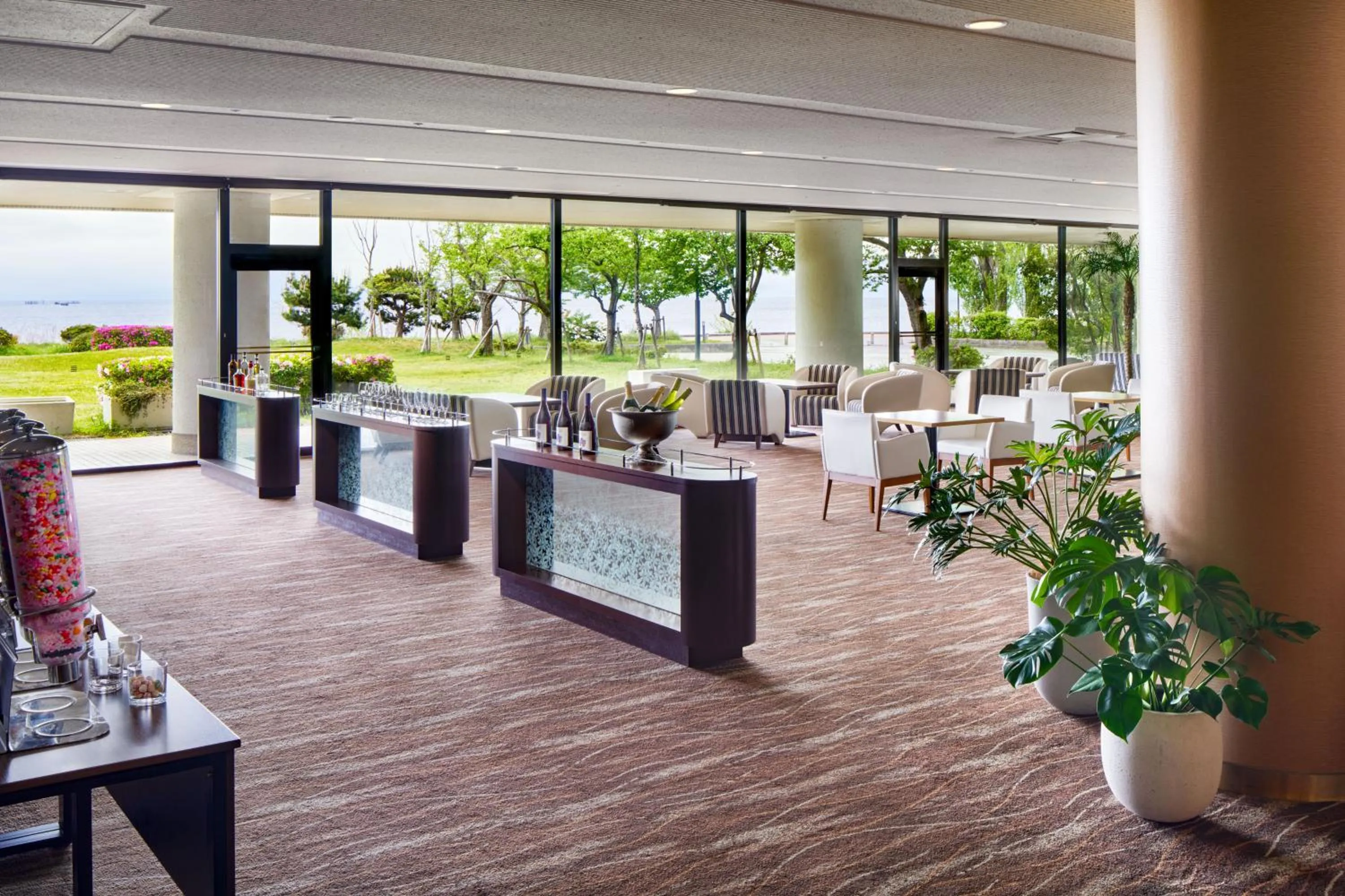 Lounge or bar in Grand Mercure Lake Biwa Resort & Spa